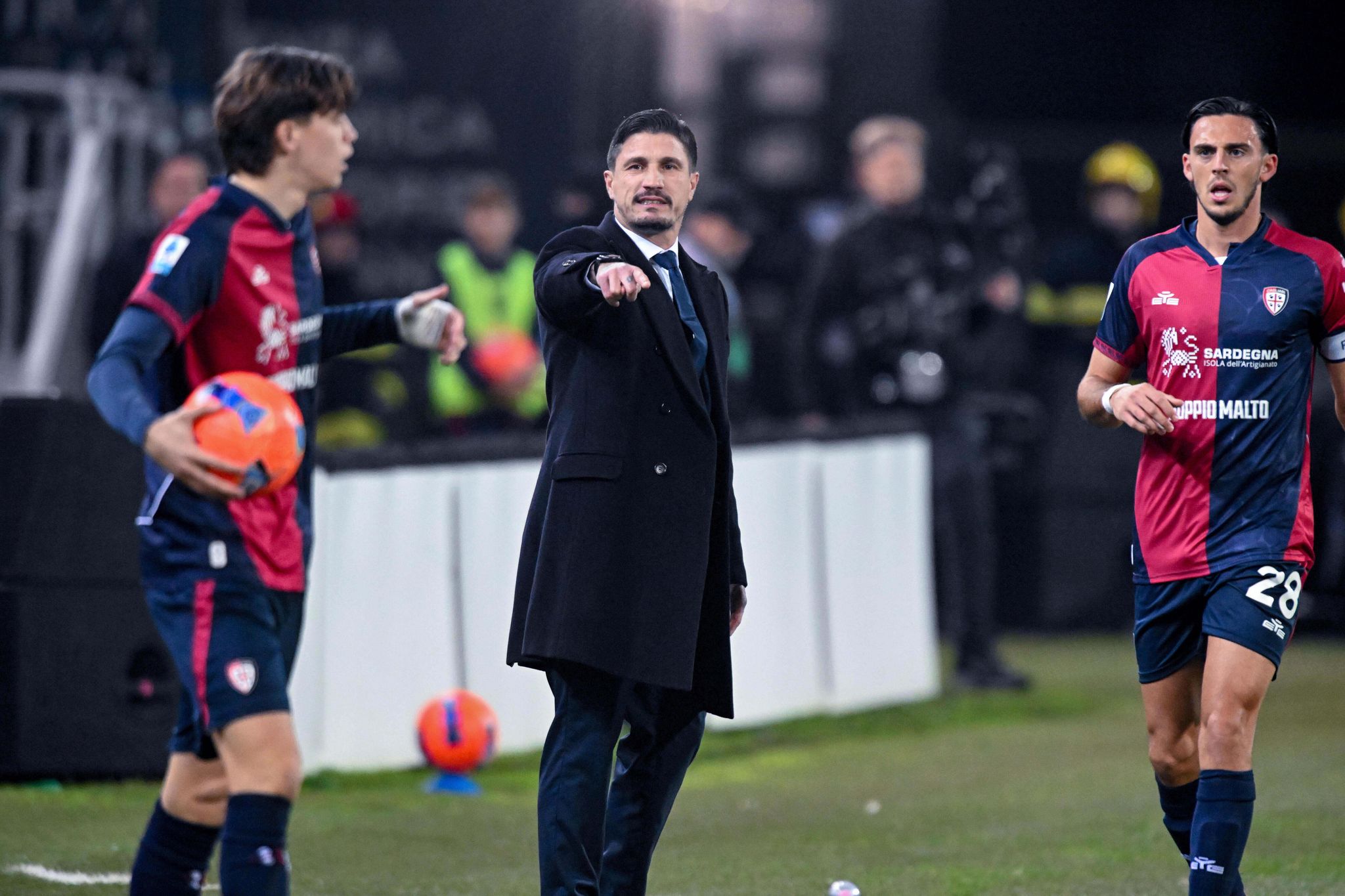 Leão strike takes AC Milan to the top of Serie A, image size:2048x1365