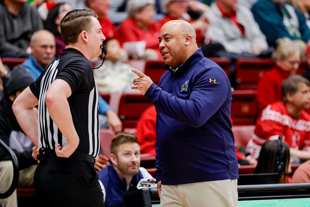 Cal's controversial win causes Notre Dame coach to charge after official - SFGATE