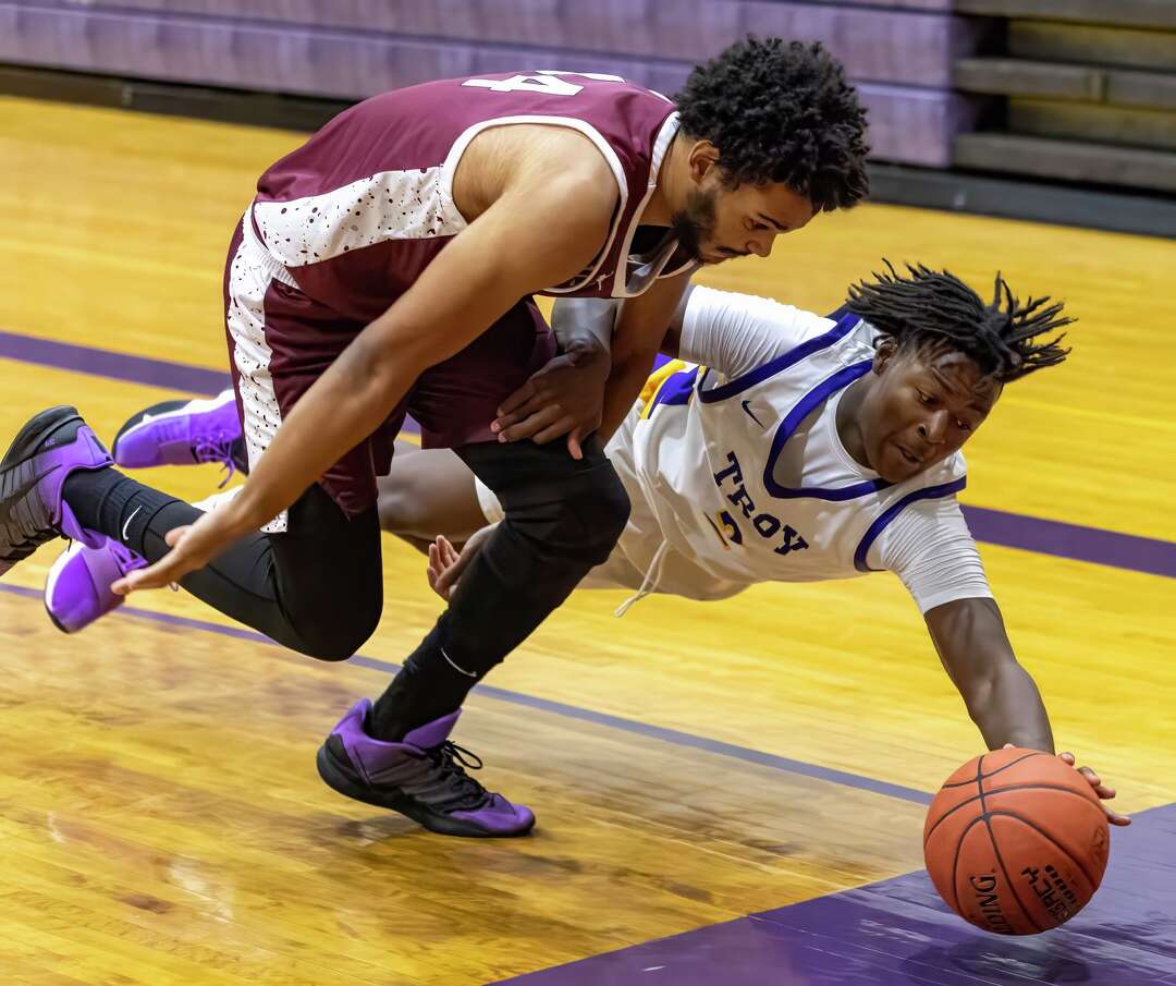 Troy High off to undefeated start to Section 2 basketball season