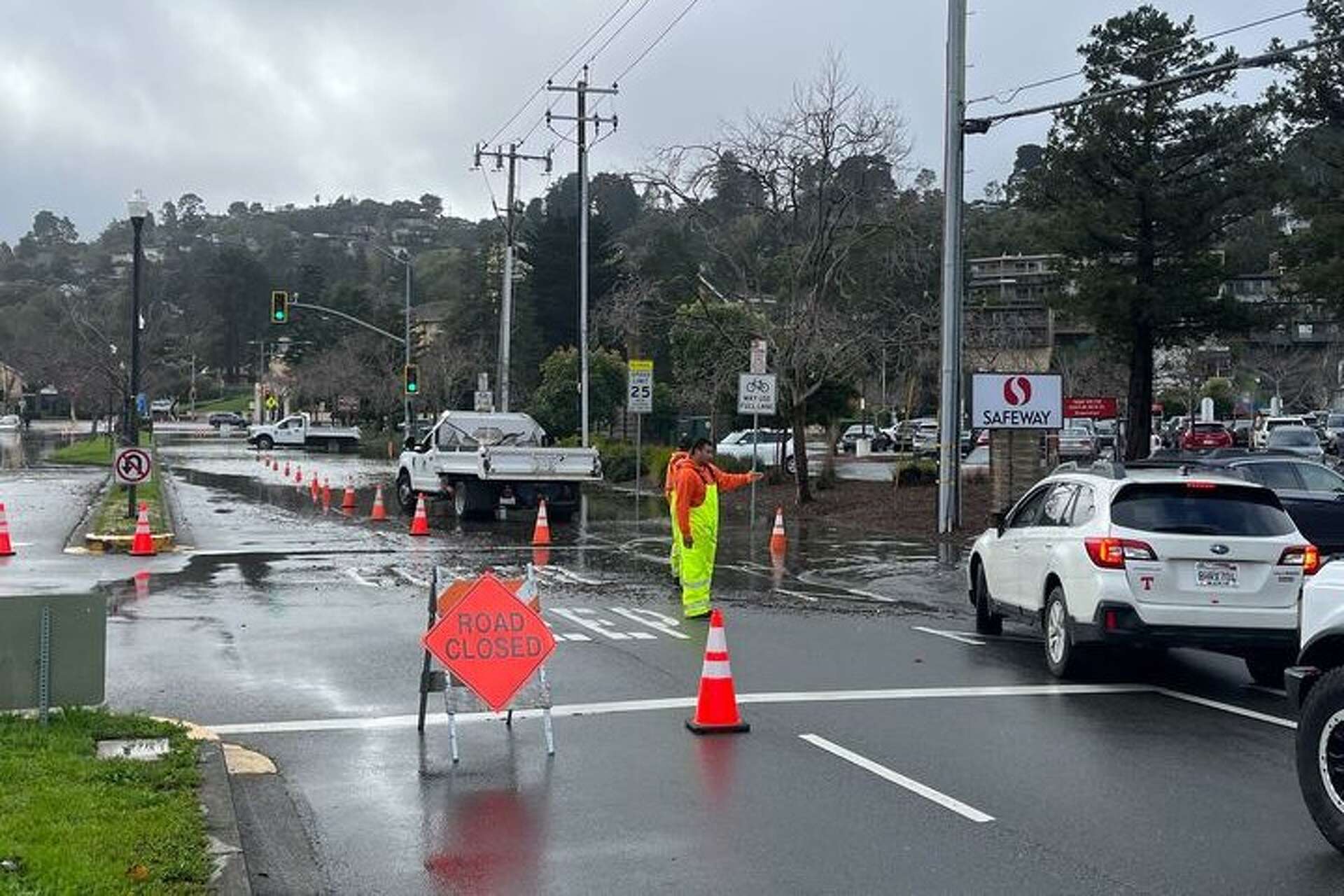 Bay Area flooding closes roads, strands motorists