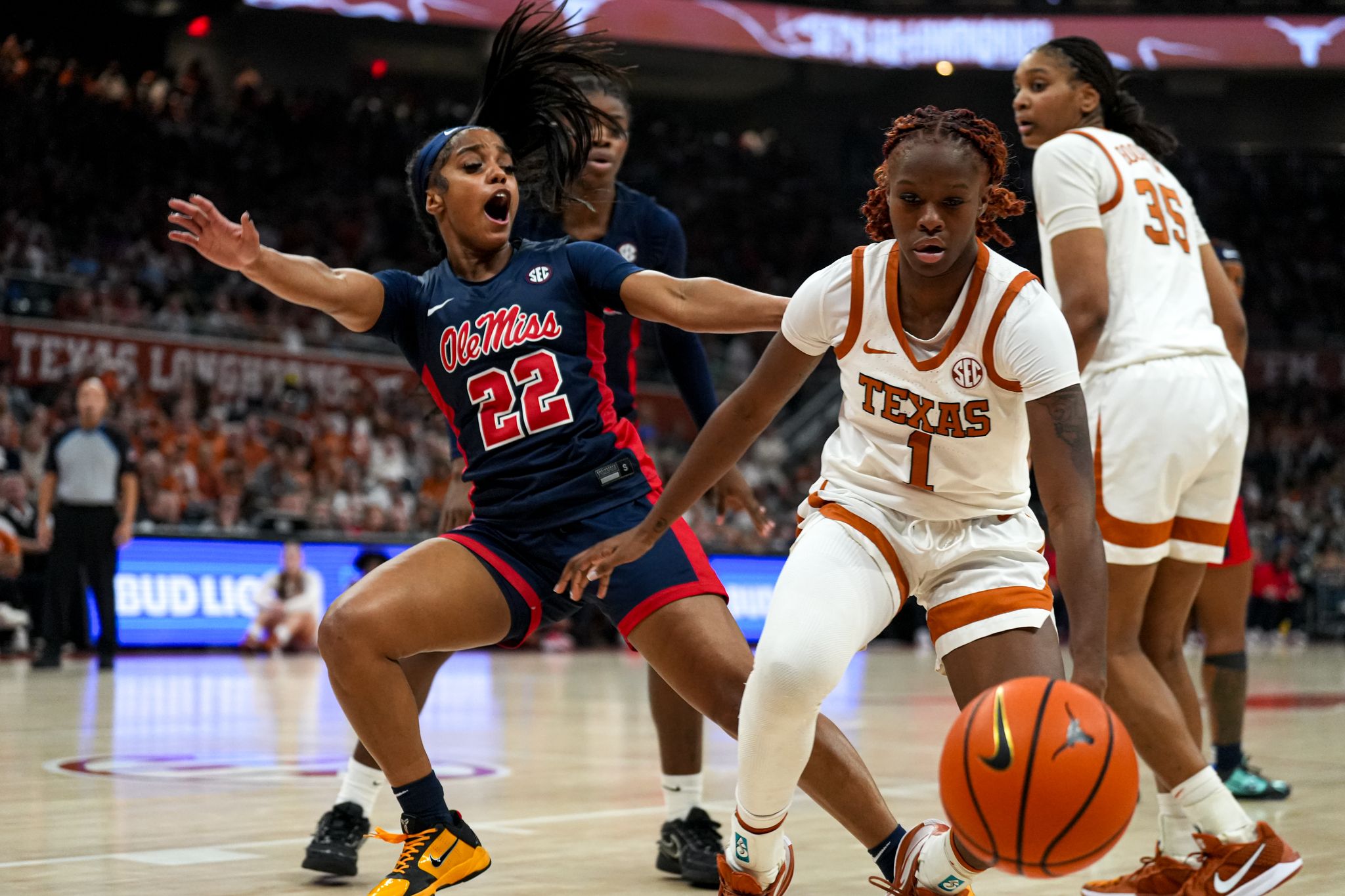 Texas among 8 SEC women's basketball teams ranked by AP voters