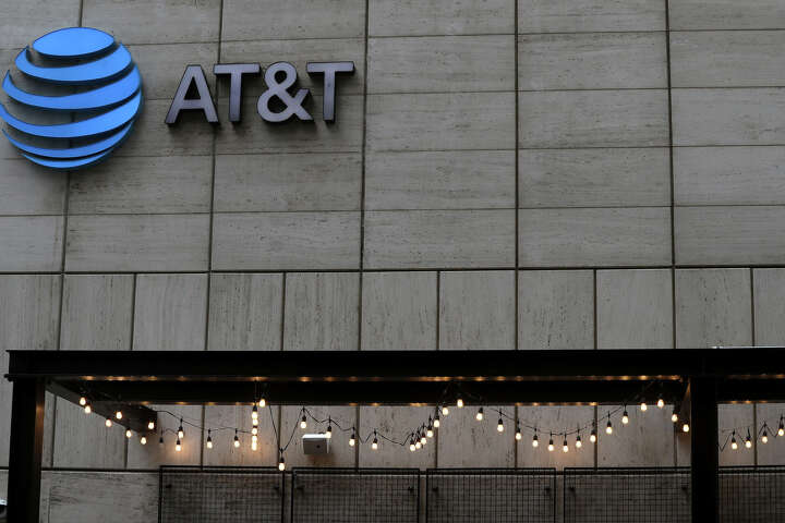 AT&T ditching Dallas headquarters in urban exodus