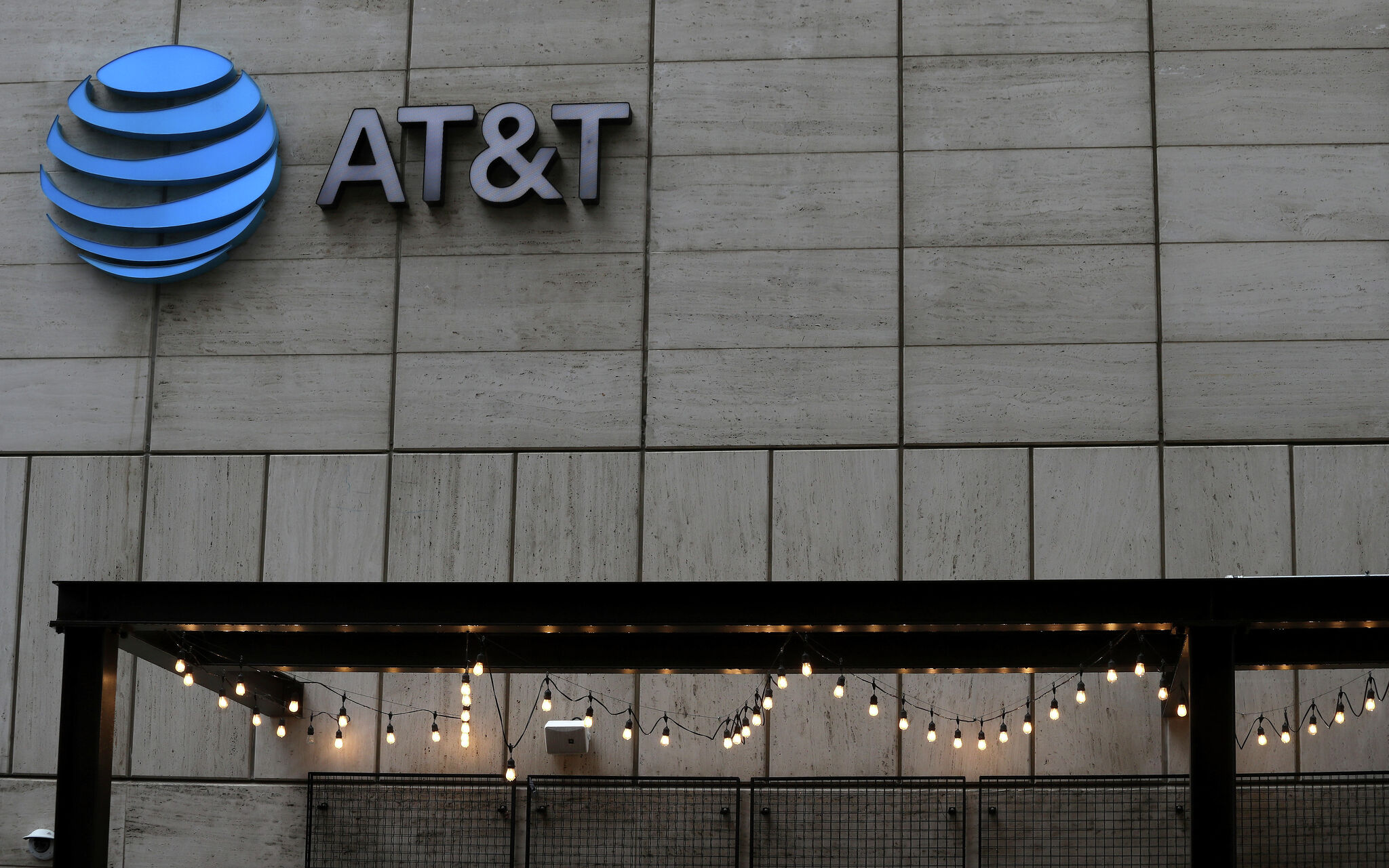 AT&T ditching Dallas headquarters in urban exodus
