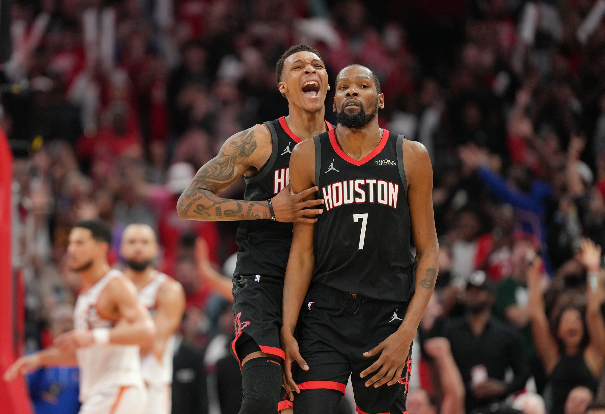 Milwaukee Bucks' Eric Bledsoe during the first half of an NBA basketball  game against the Detroit Pistons Wednesday, Nov. 15, 2017, in Milwaukee.  (AP Photo/Aaron Gash Stock Photo - Alamy, image size:2048x1401