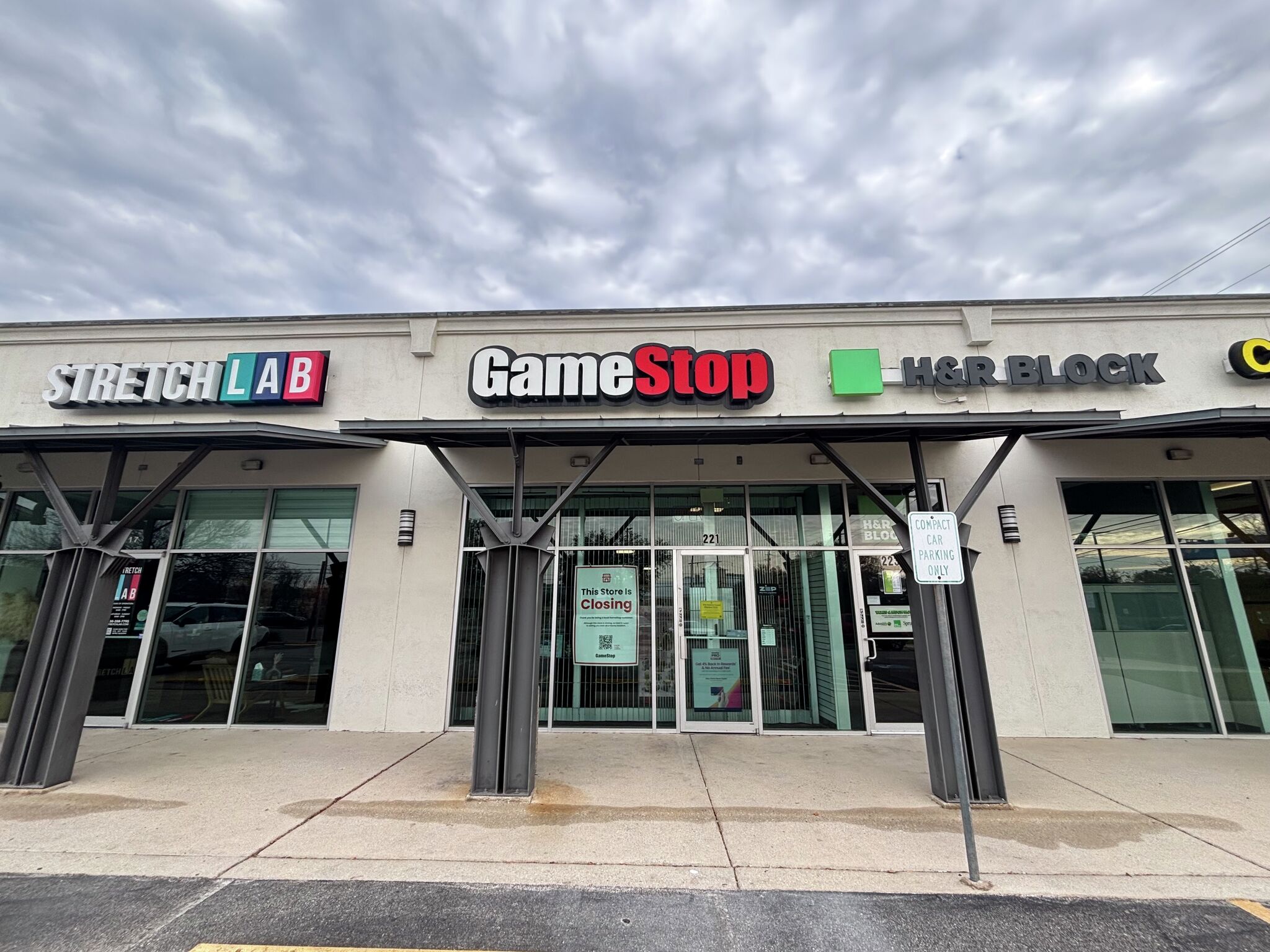 GameStop suddenly shutters San Antonio-area location