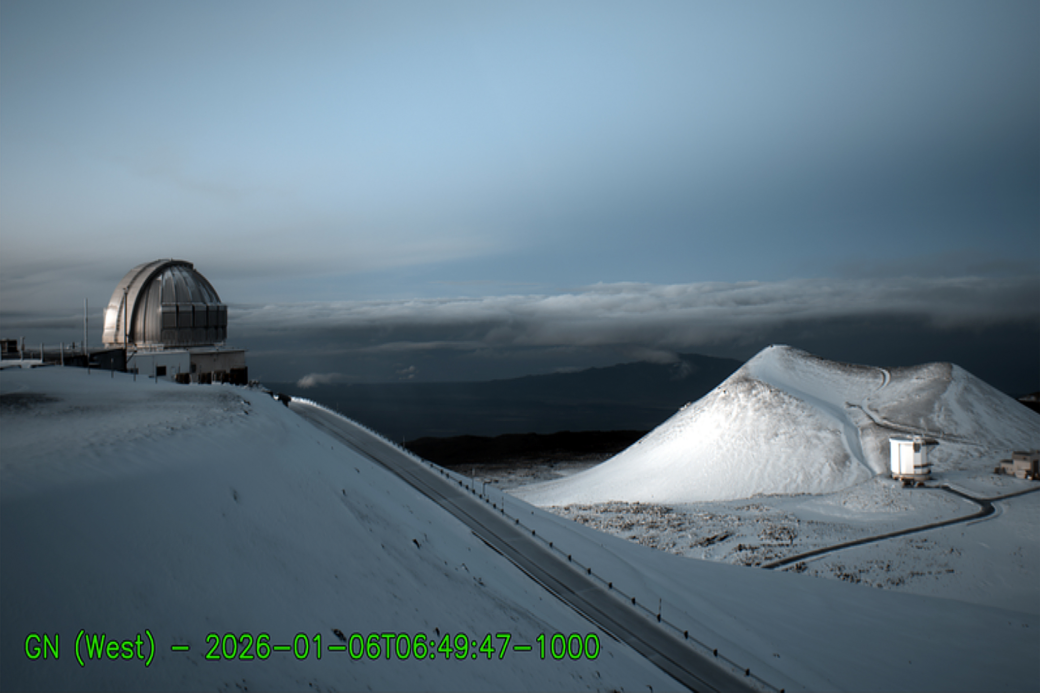 Winter snow blankets Hawaii's summits