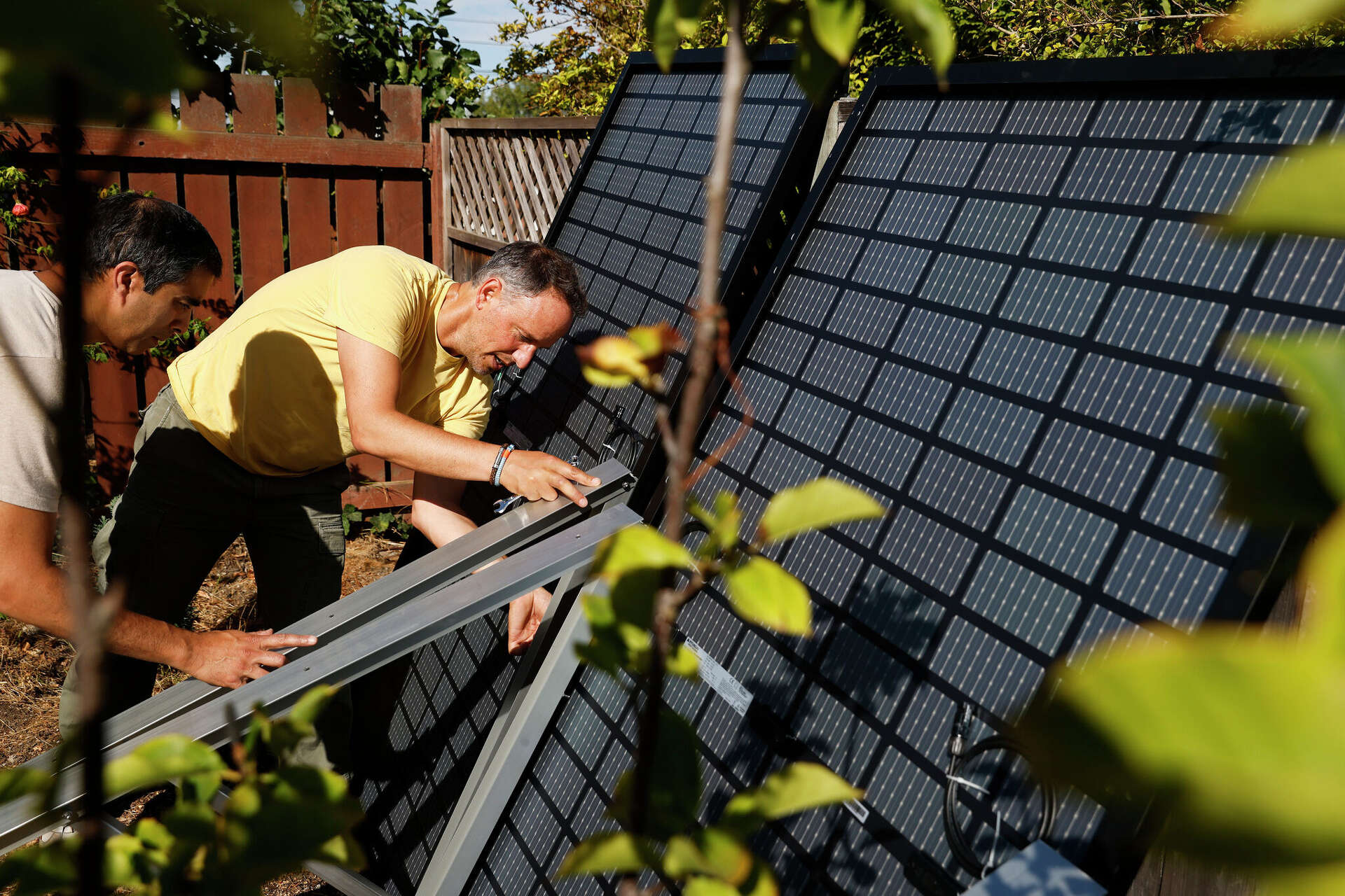 California bill would ease rules for home plug-in solar panels