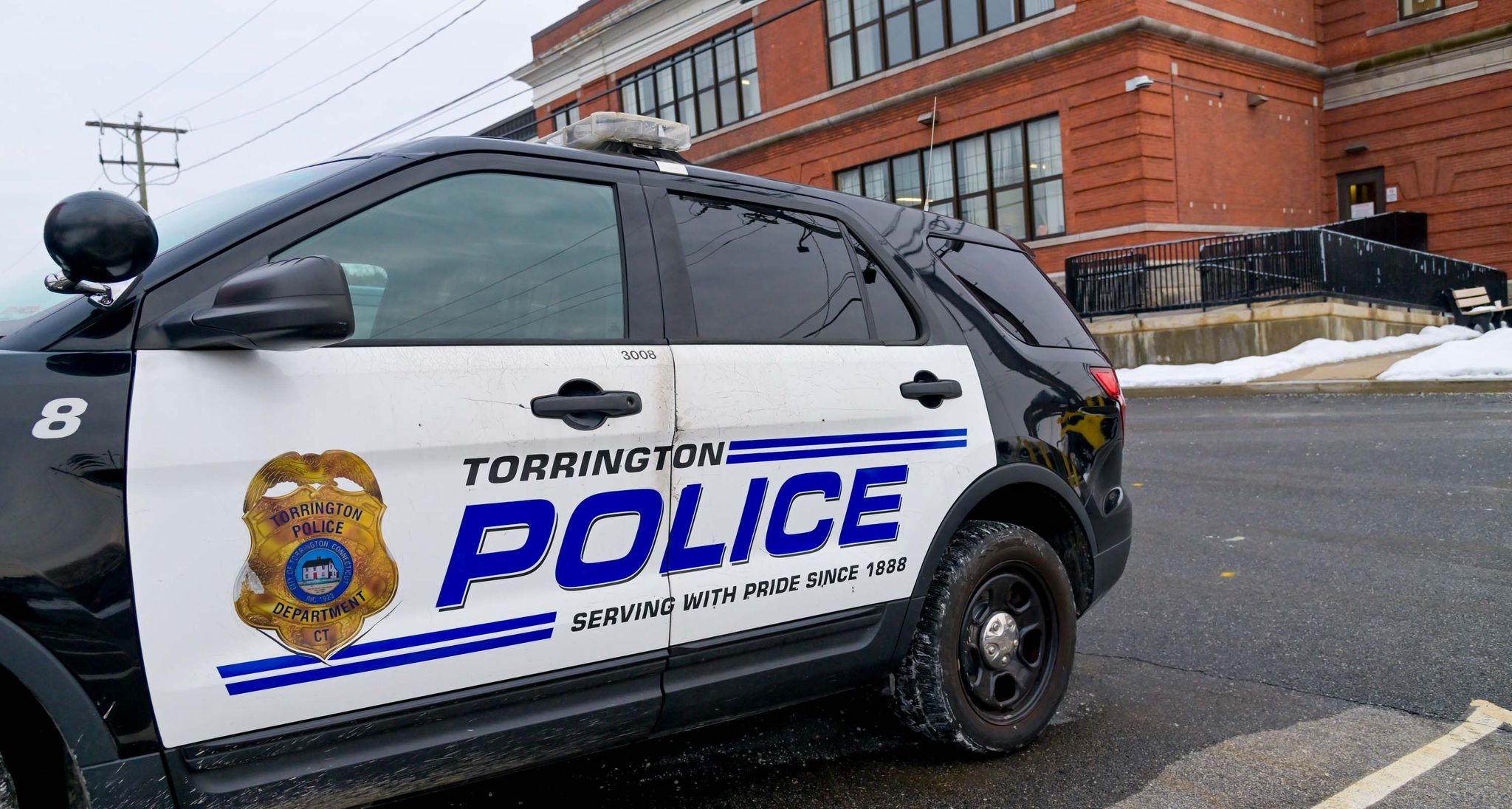 Torrington T.J. Maxx employee confronted with knife: Police
