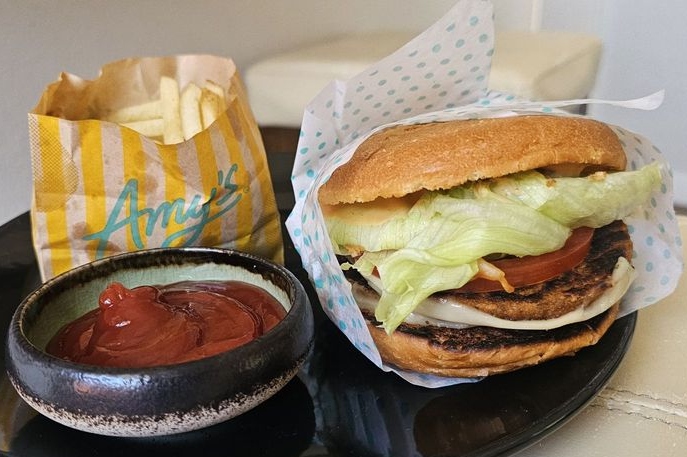 Troubled Bay Area fast food chain to close last drive-thru restaurant