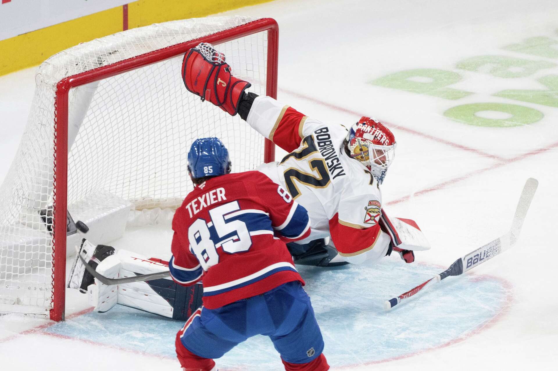 Alexandre Texier has hat trick in the Canadiens' 6-2 victory over