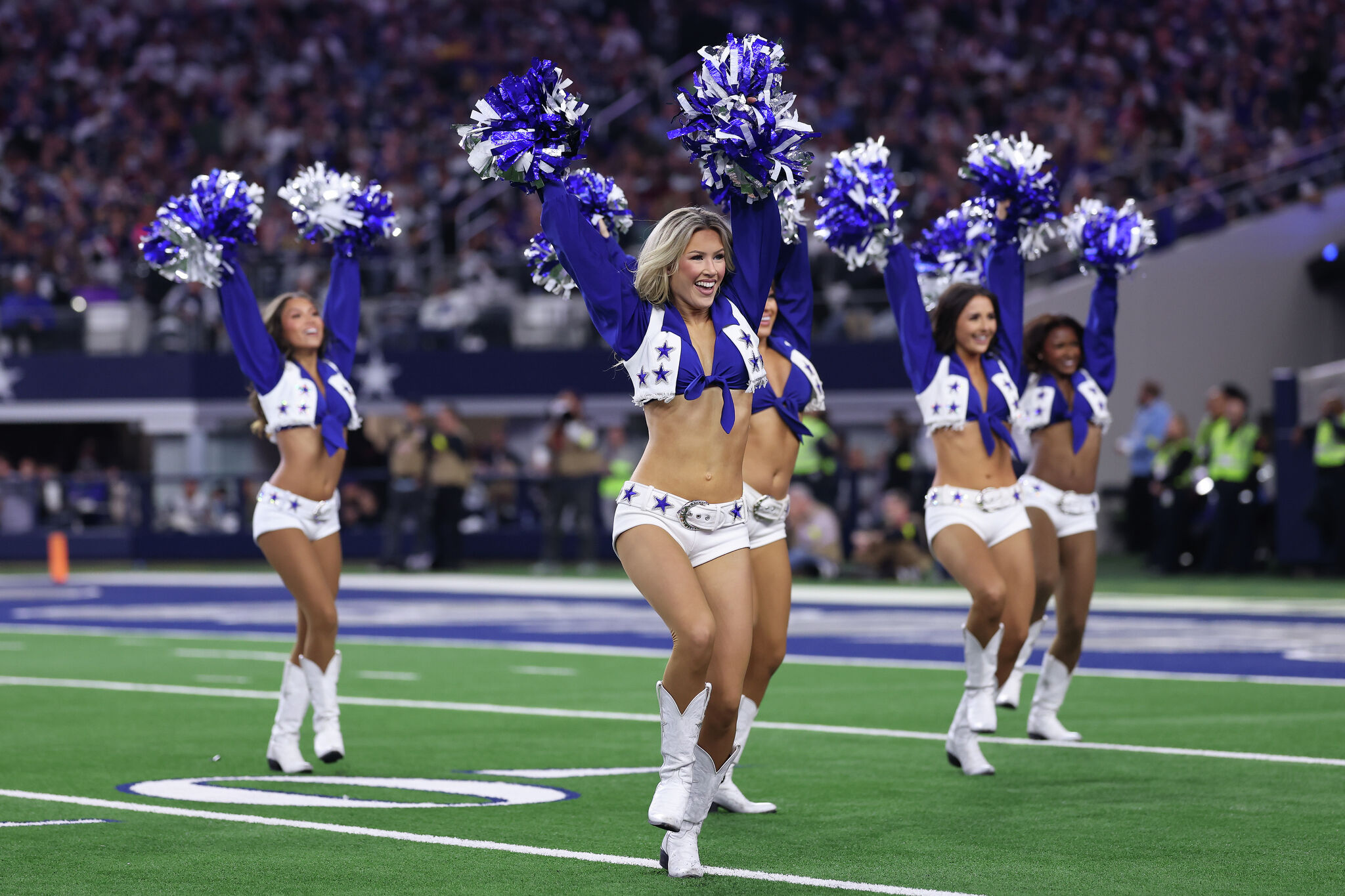 Dallas Cowboys Cheerleaders' 'Thunderstruck,' prank surprises leaders