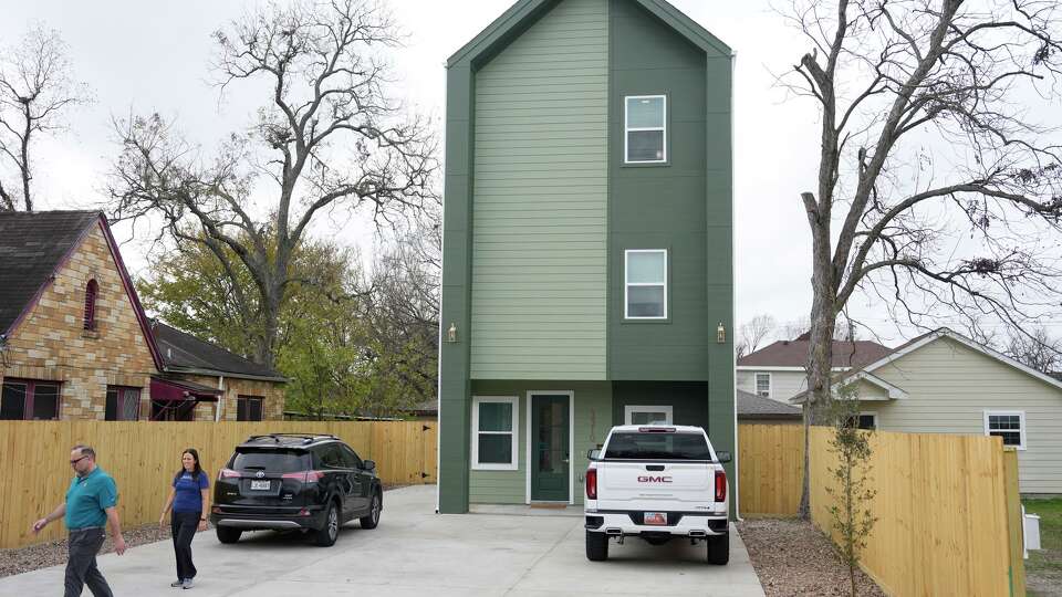 Ryan McCarthy, CEO of Passive Investor Network, left, and Gayle Abrahams, CFO PadSplit, right, are shown at a co-living home in Houston Friday, Jan. 9, 2026.
