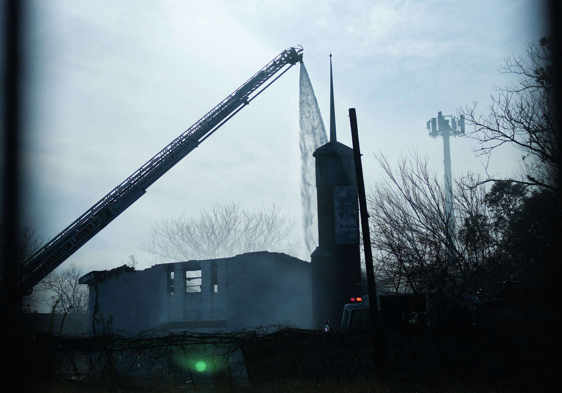 Crews battle large fire at empty TxDOT-owned building in north Houston