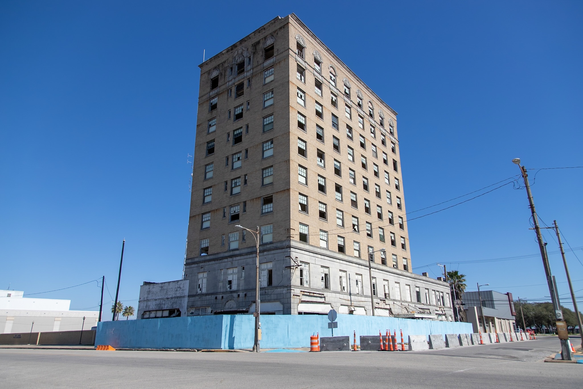 chron.com - Chris Gray - Gulf city asks feds to help bring historic hotel back from the dead