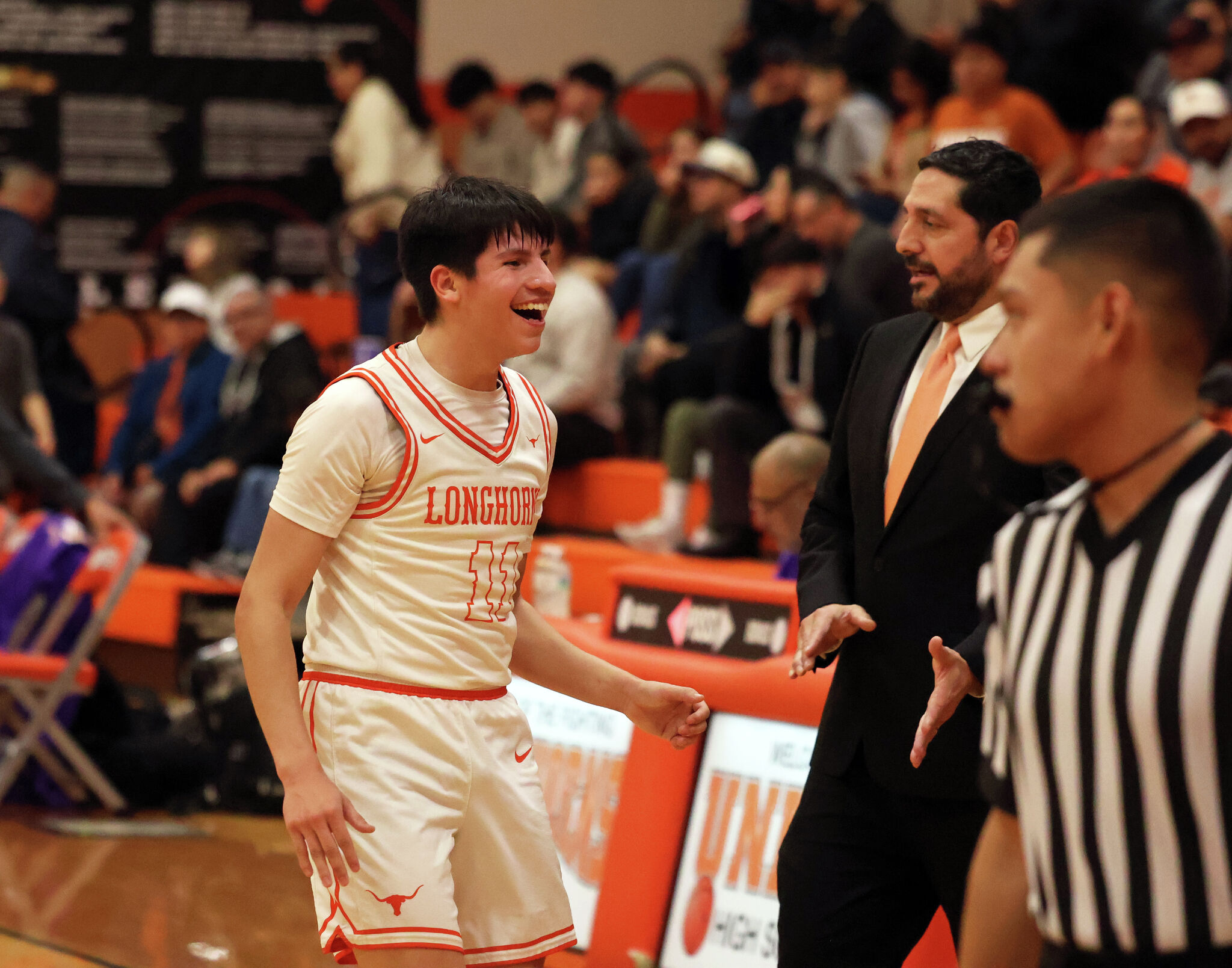 Long Riston Wolves Photos: Longhorns down Wolves at home