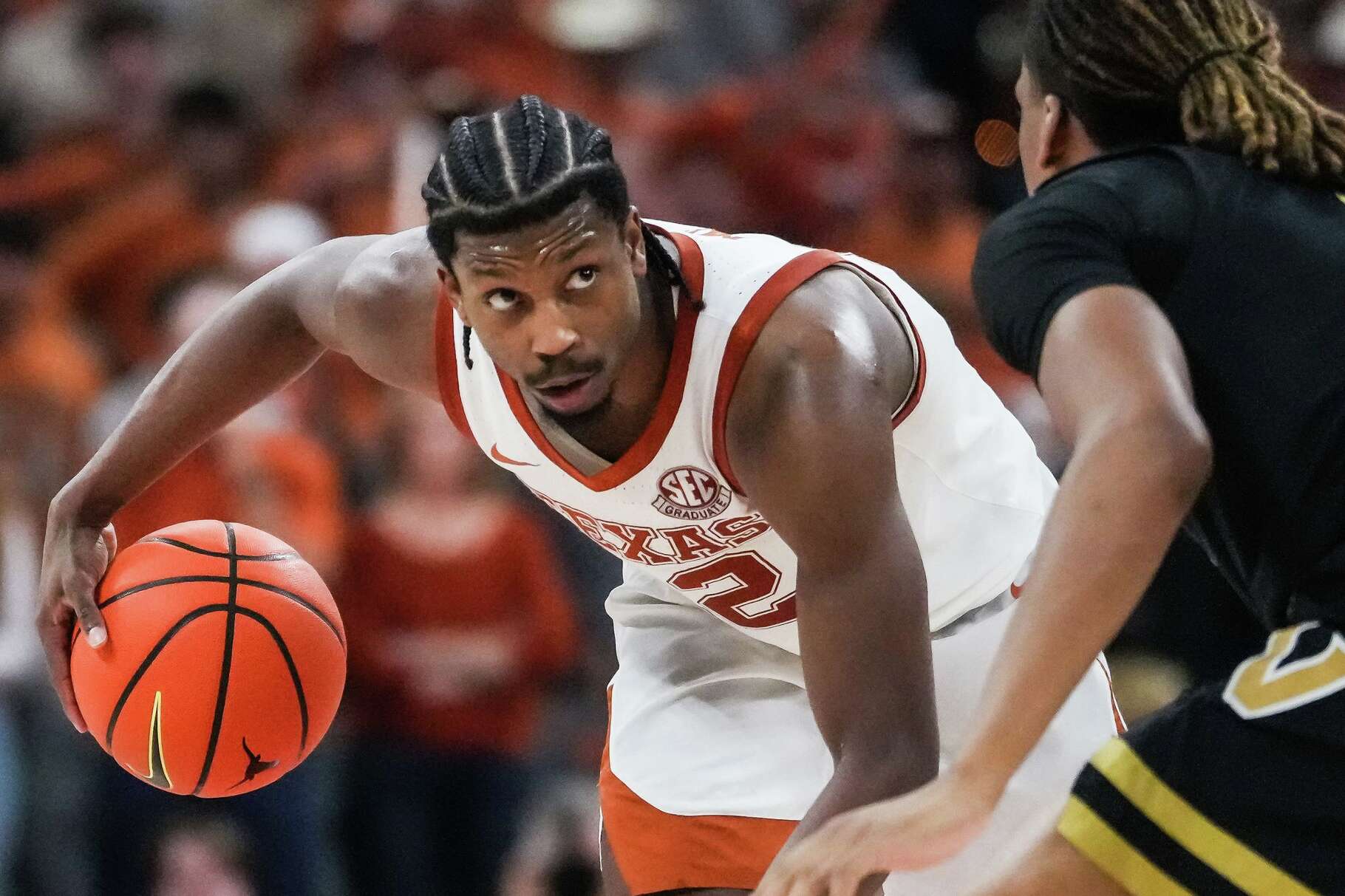 Texas Longhorns guard Tramon Mark (12) sets up a play in the second half as the Longhorns take on the Vanderbilt Commodores at the Moody Center in Austin, Jan. 14, 2026.