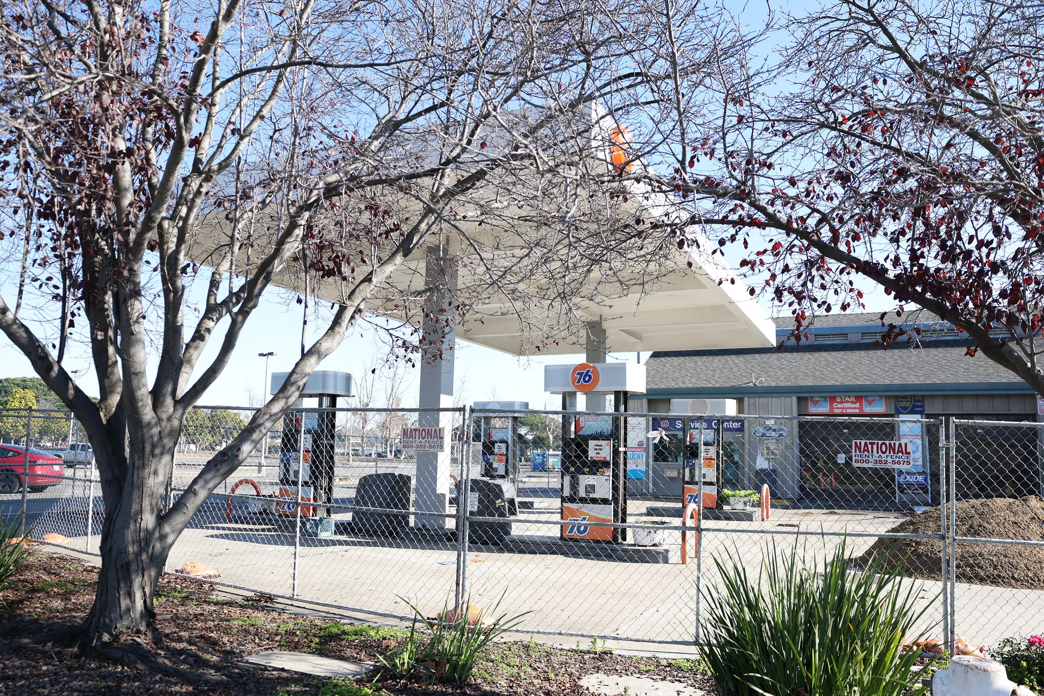 sfchronicle.com - Rachel Swan - Has a gas station near you closed? This California law may be why