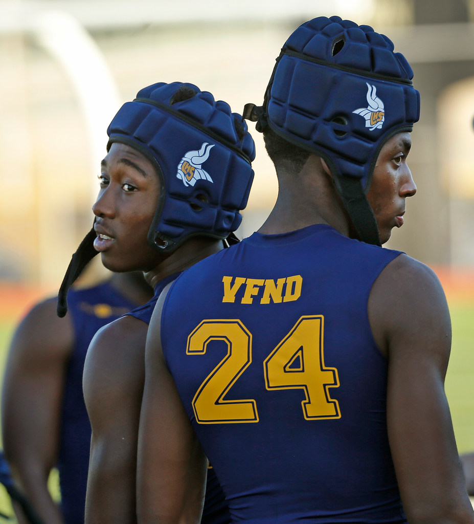 football 7 on 7 helmets Showtime Soft Shell Headgear Black / L/XL Elevate your outdoor experience and trust in the Battle Flow Softshell Helmet to keep you protected and performing at your best. Flashback: After a 7-on-7 football