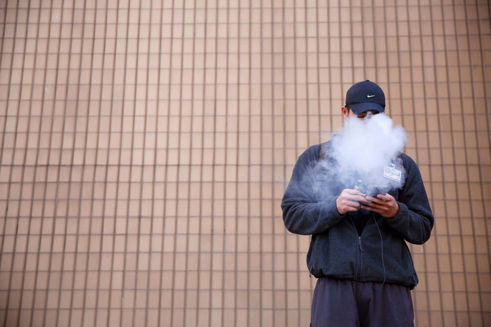 Texas just raised the smoking age to 21. Who is exempt and what are the  penalties?