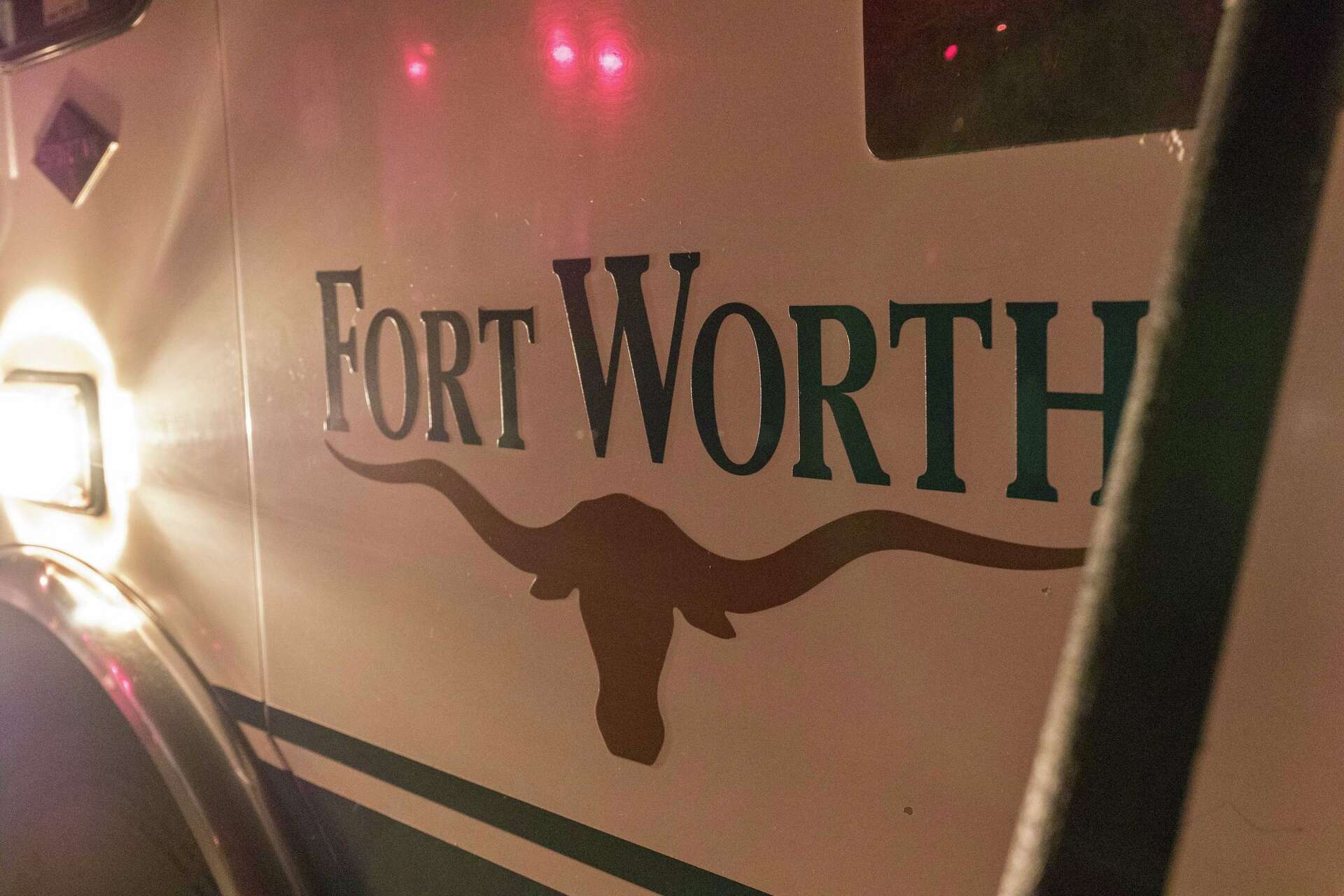 1 dies in fiery crash on Loop 820 in Fort Worth