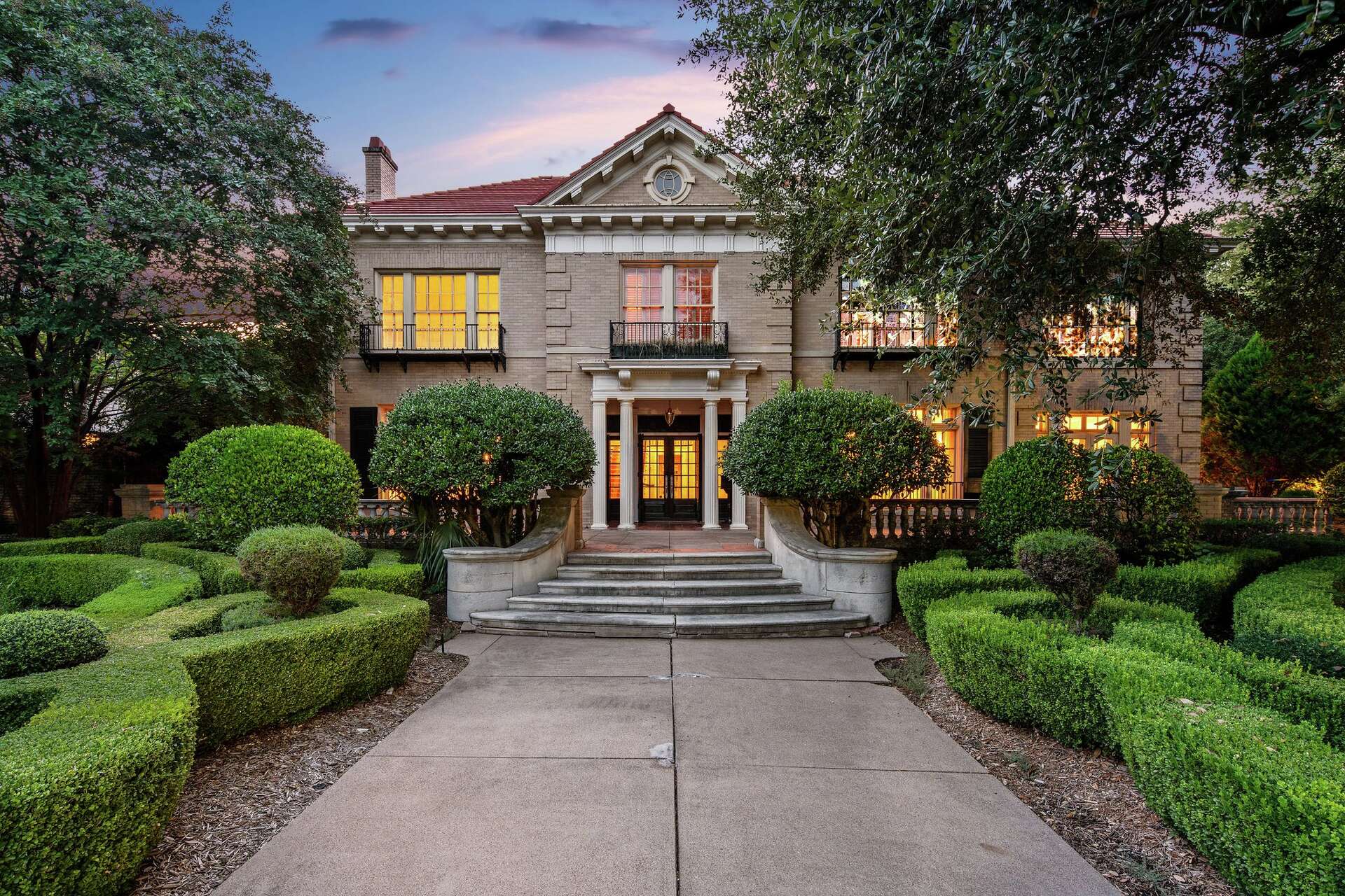 A peek into this 100-year-old Historic Swiss Avenue home finds