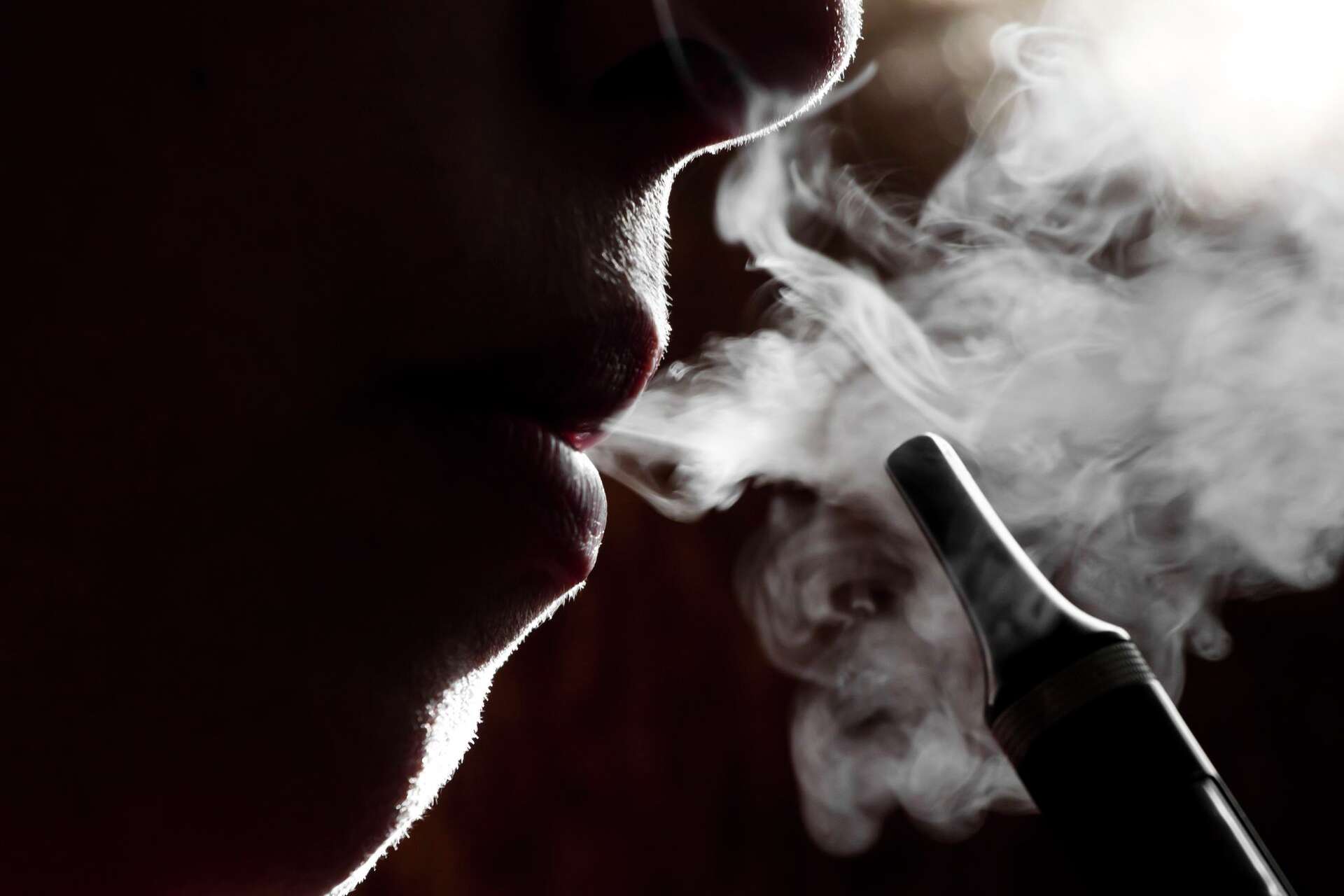 elf bar vape uk Adiós al consumo de tabaco y vapeo en terrazas de bares y conciertos al  aire libre: El Gobierno aprueba el anteproyecto de la ley antitabaco main image 1
