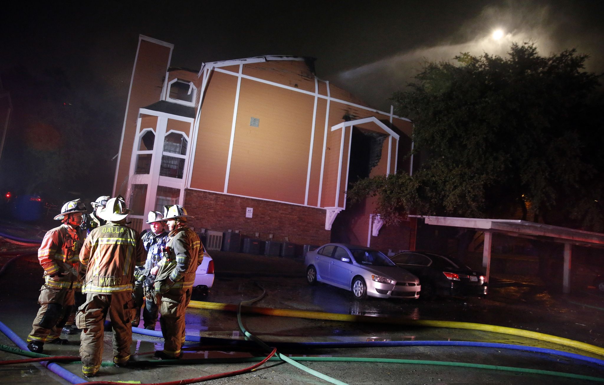Dozens of firefighters battle blaze at Far Northeast Dallas apartment ...