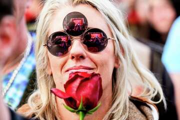 Thousands of fans celebrate life of legendary Grateful Dead guitarist