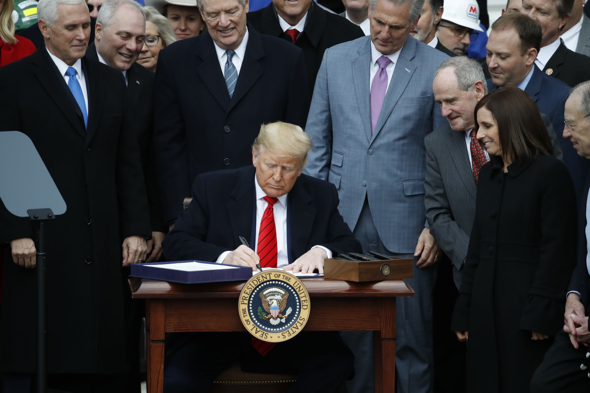 El presidente Trump firma el nuevo tratado de libre comercio entre ...