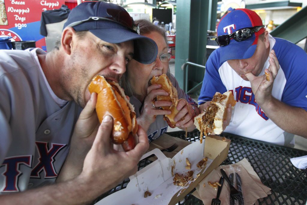 Texans Eating Everything's bigger in Texas: 4 iconic stadium foods in D-FW