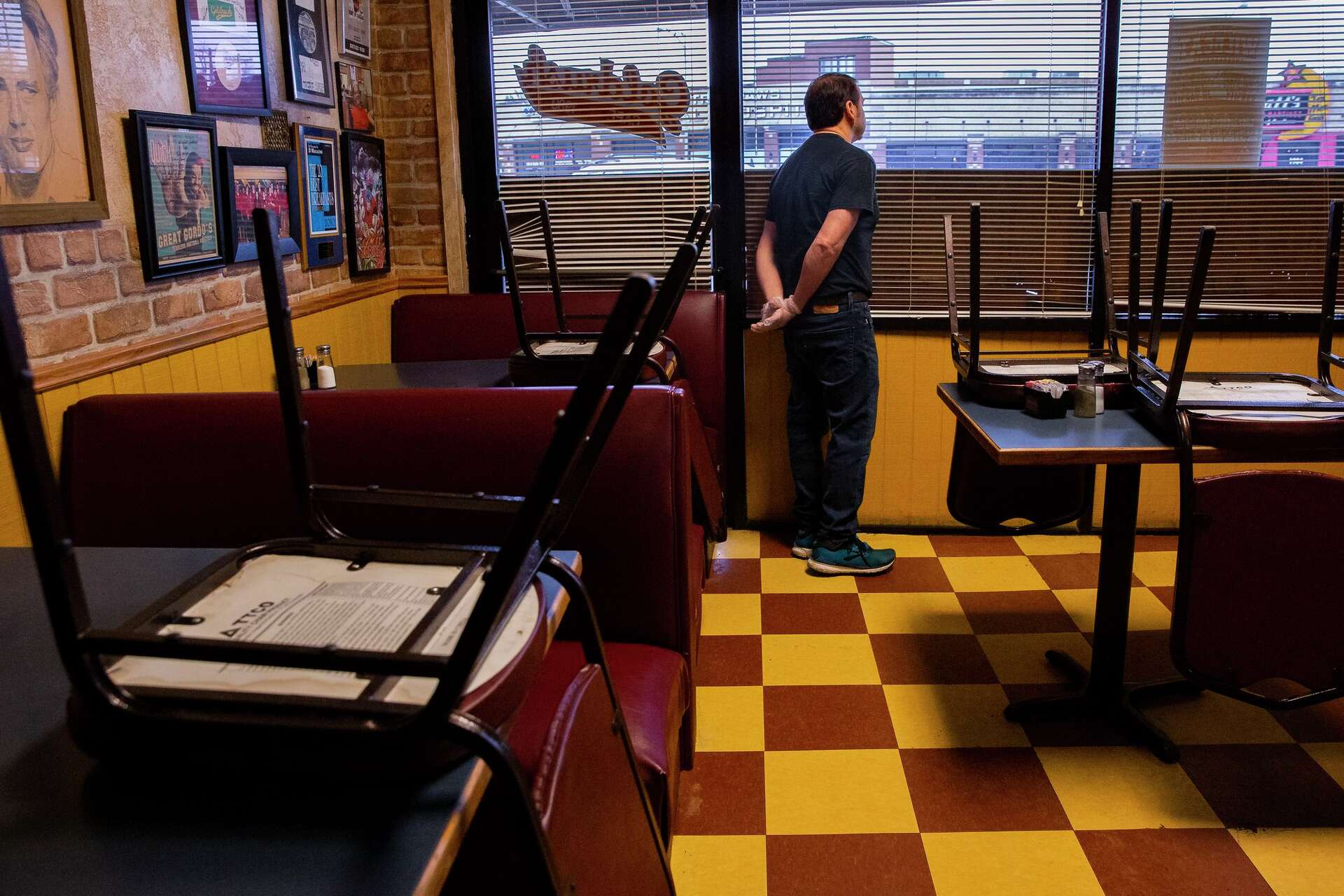 Dallas bars and dine-in restaurants forced to close because of coronavirus