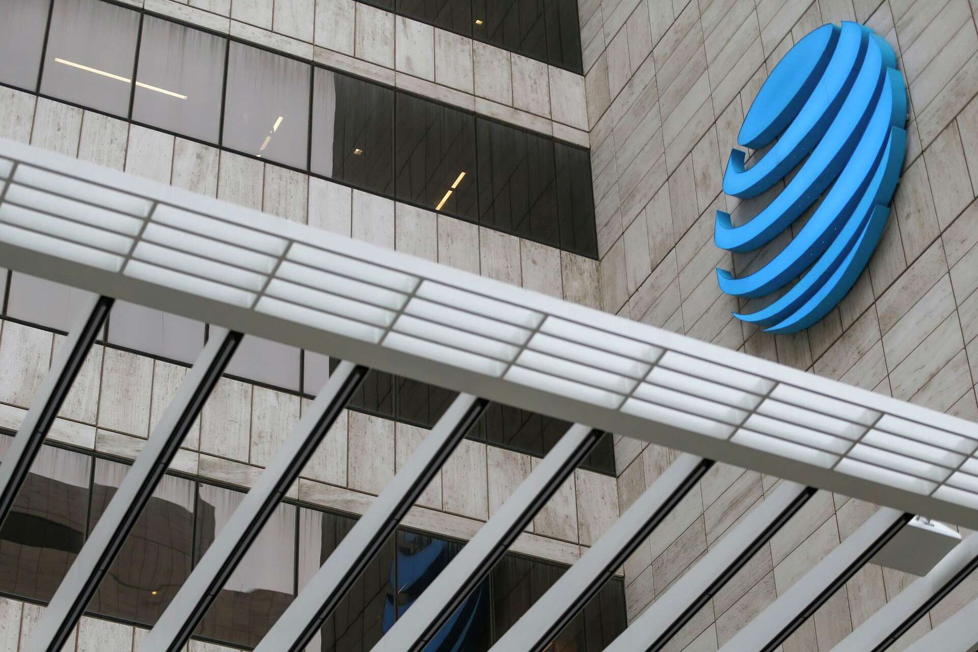 AT&T's $6 billion cost-cutting plan includes job cuts, store closings