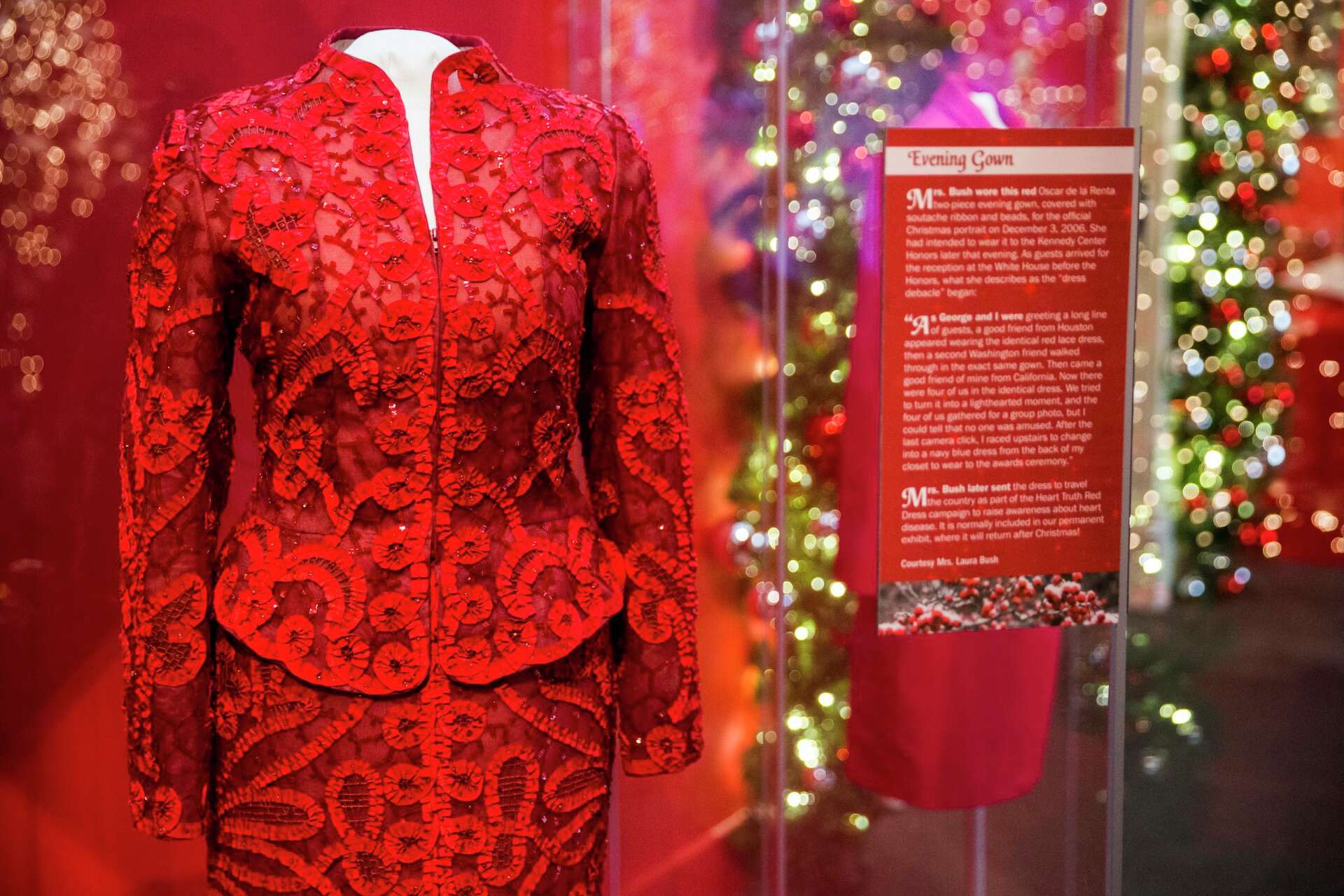 Amazon launches 'Luxury Stores' with Oscar de la Renta as its first designer