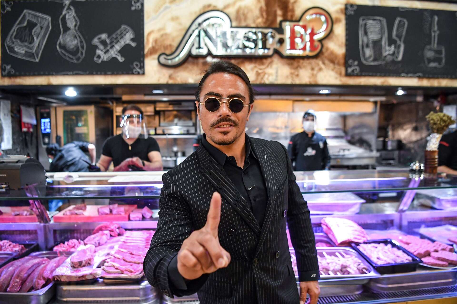 Salt Bae makes rare visit to Dallas' Nusr-Et Steakhouse