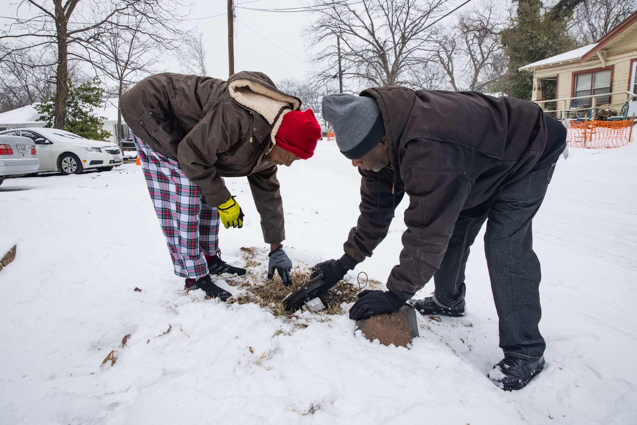 Community organizers scramble to help the vulnerable during power ...