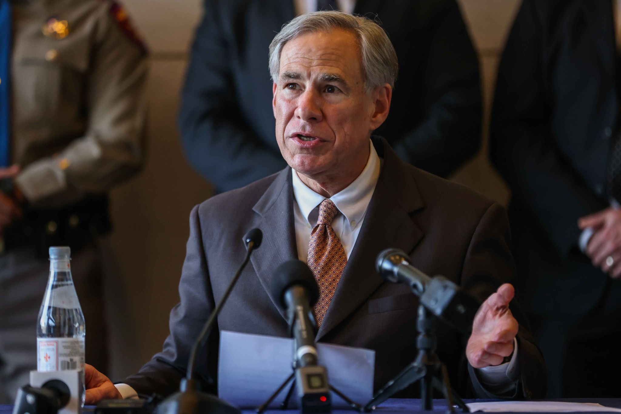 Gov. Greg Abbott issues executive order preventing state agencies from ...