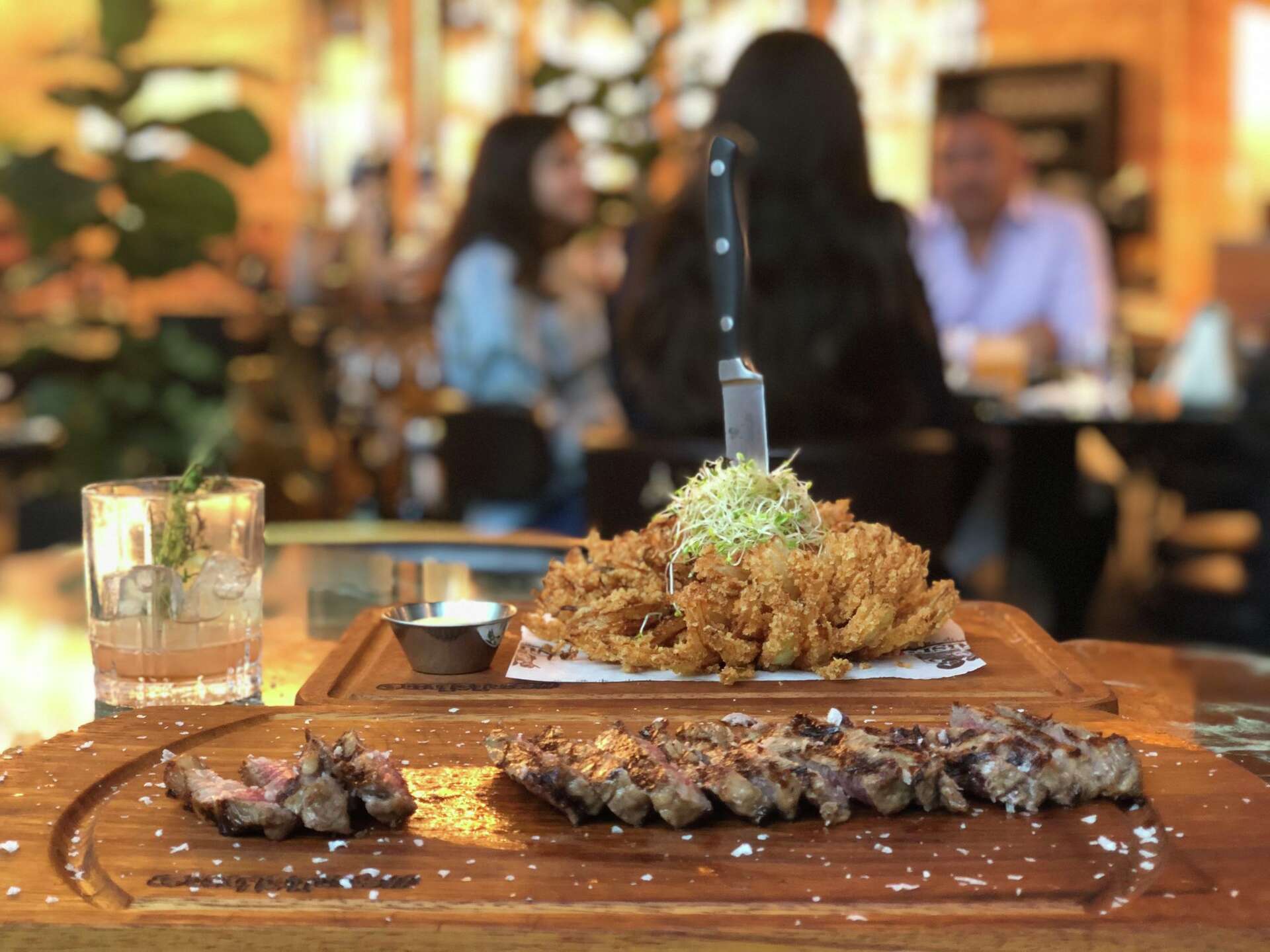 ¿Cuánto cuesta comer en Nusr-Et, el restaurante de Salt Bae en Dallas?