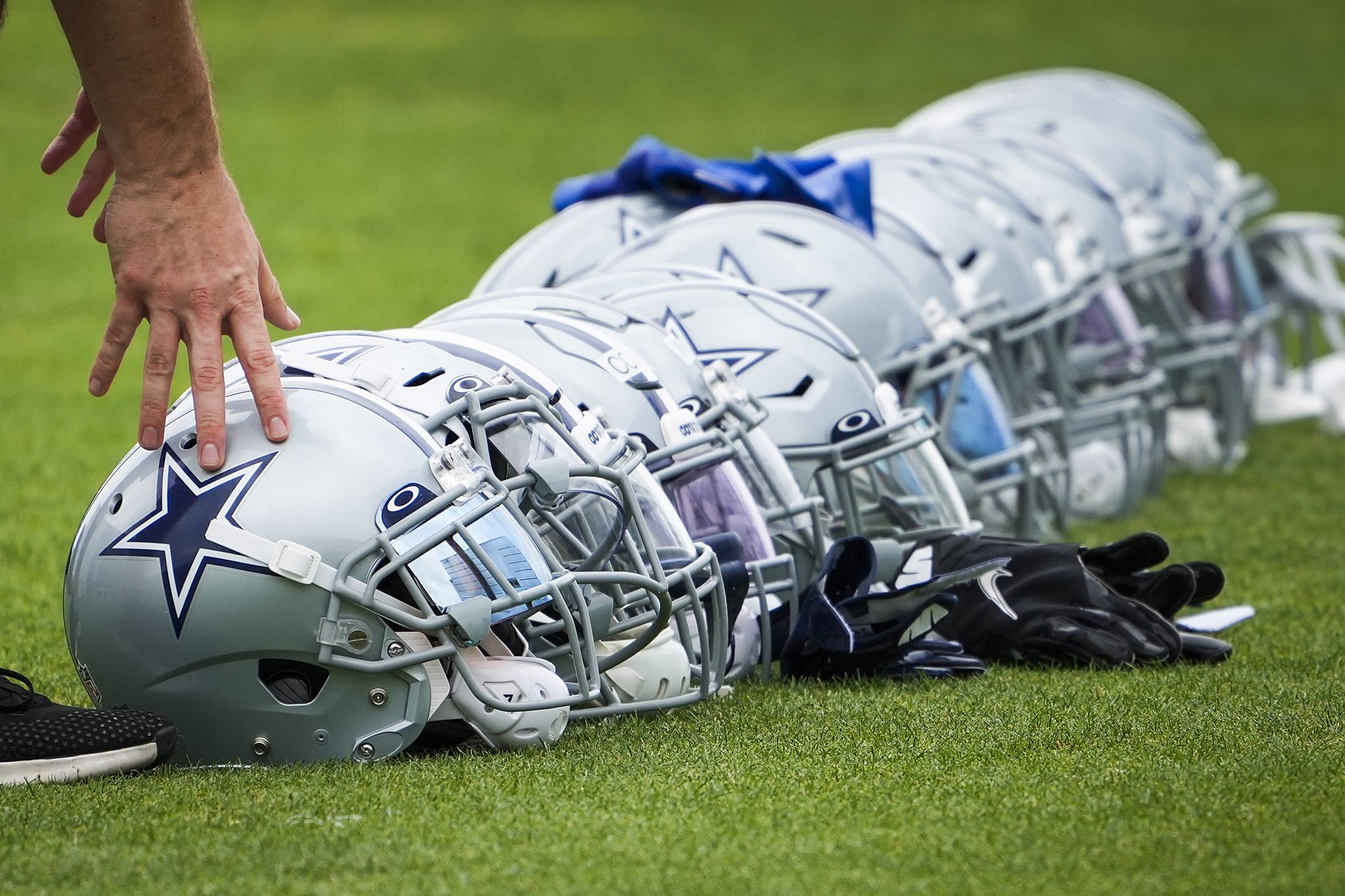 Position Specific Helmets NFL approves new position-specific helmets for QBs and linemen
