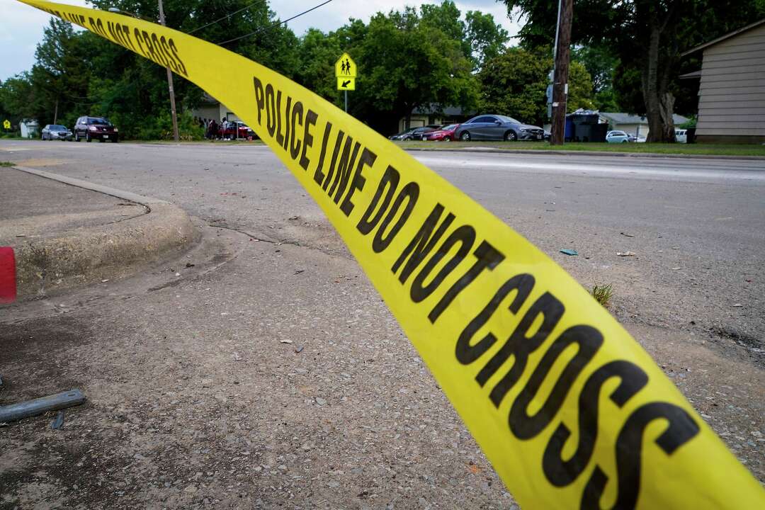 Richardson police shoot, injure alleged armed robbery suspect Monday