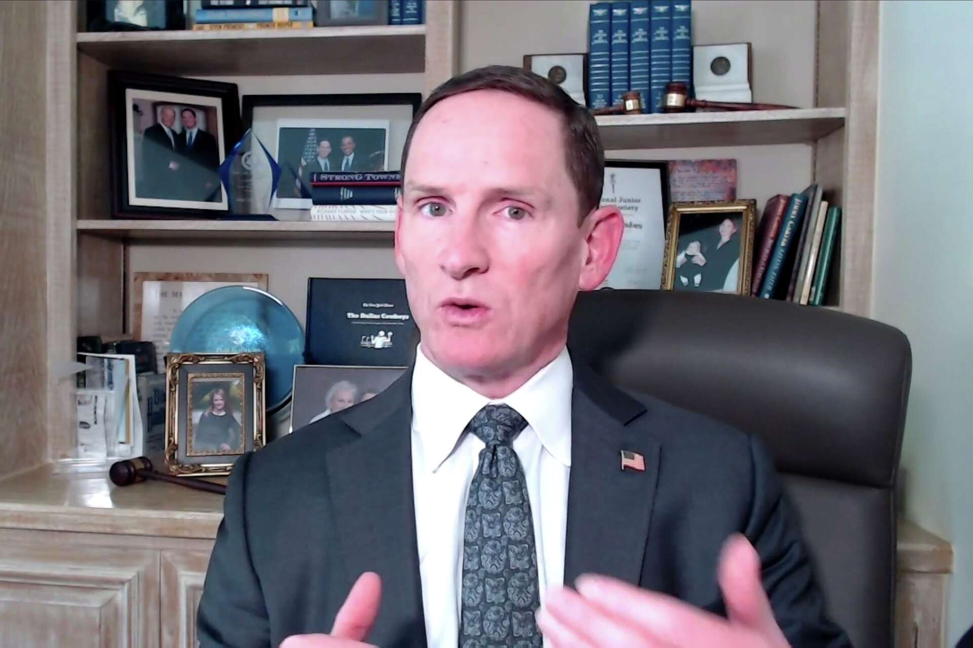 Dallas judge sides with Jenkins, says Abbott can't enforce mask mandate ban