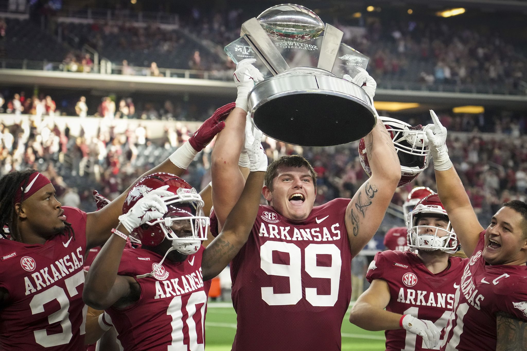 Cowboys select Arkansas DT John Ridgeway at No. 178 in NFL draft