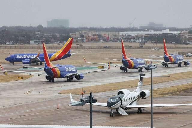 Winter ice blast cancels 1,000 flights at DFW Airport, Dallas Love Field