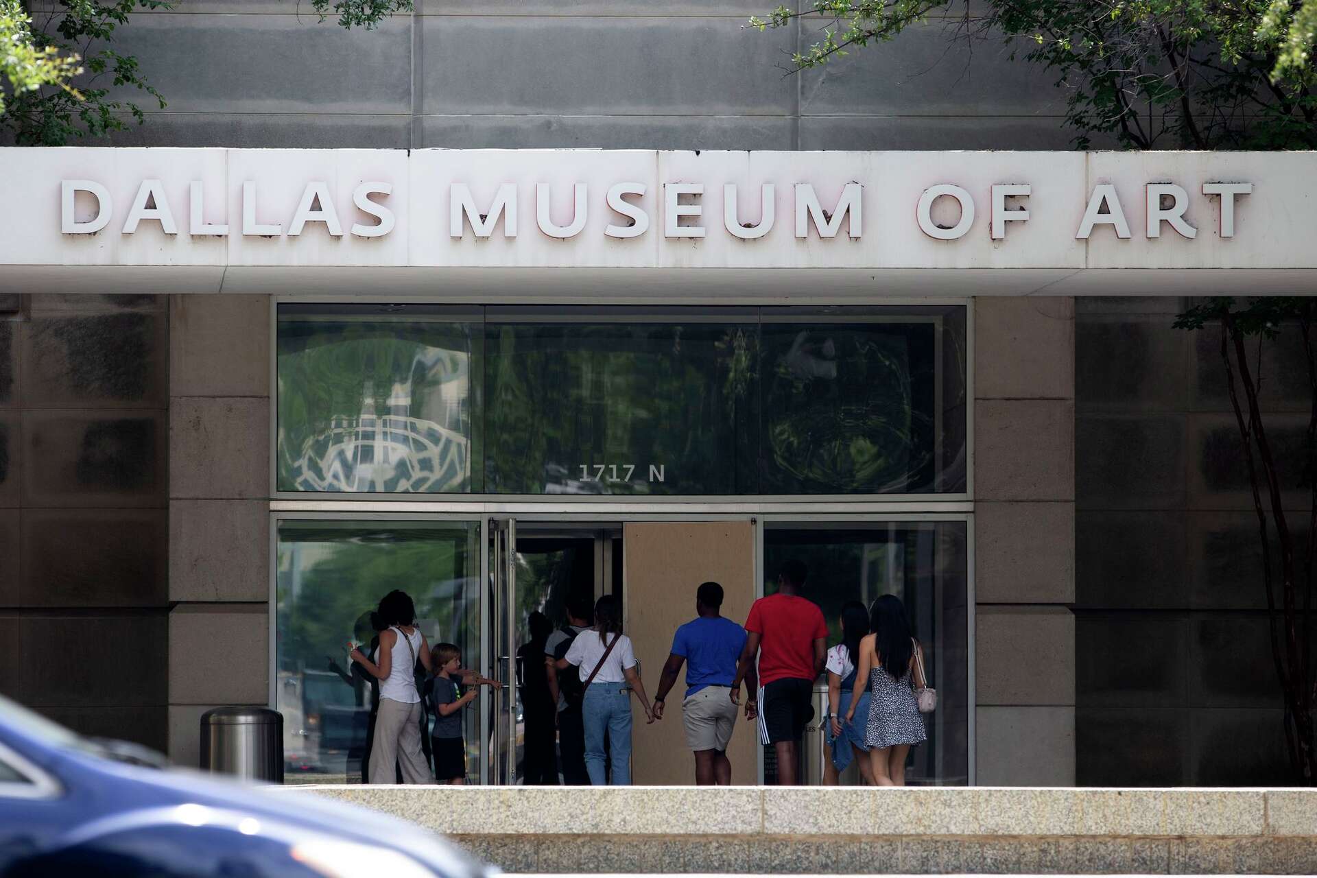 Two experts raise serious questions about the Dallas Museum of Art break-in