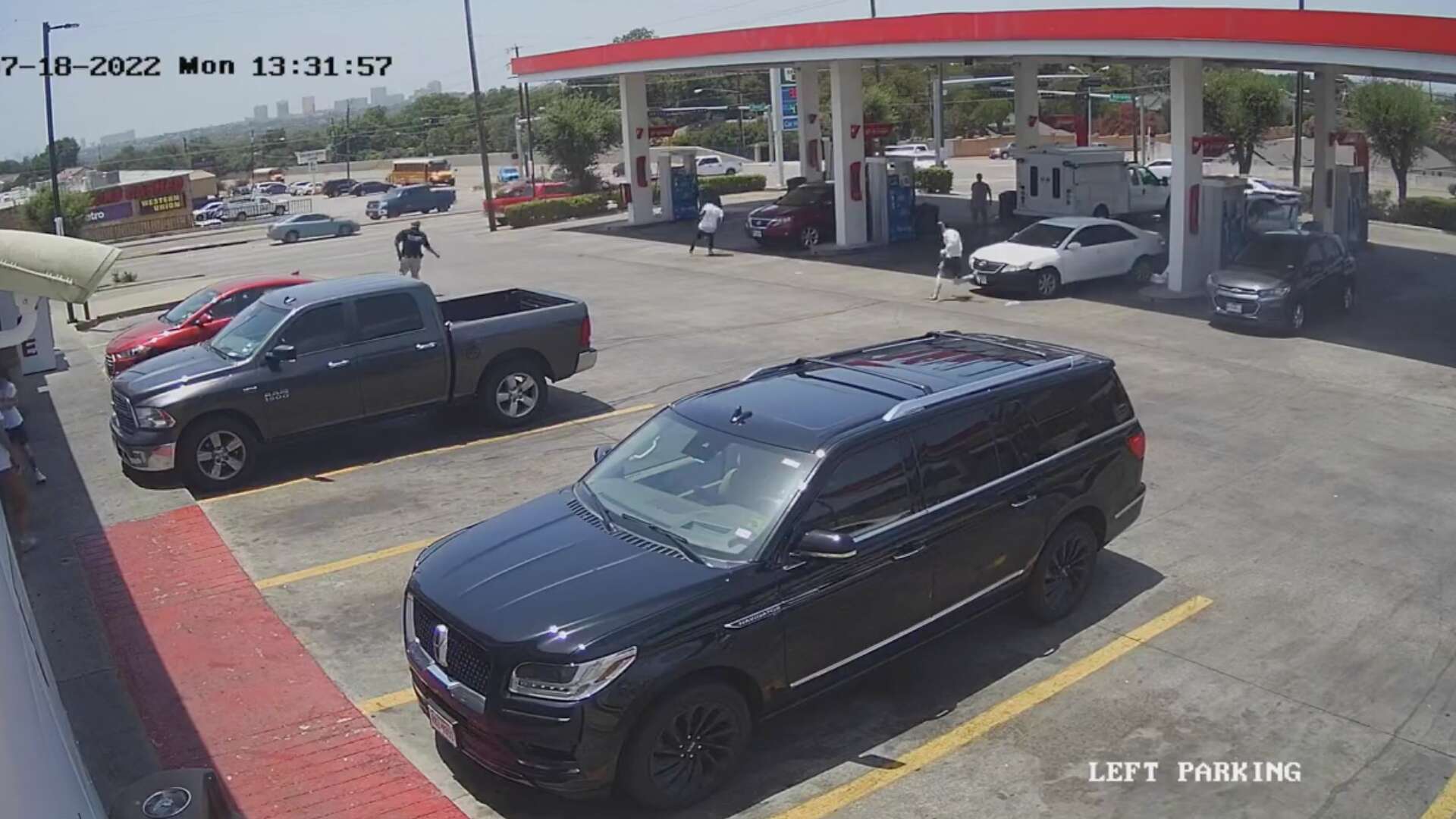 Teens arrested on robbery charges after crash at Dallas gas station