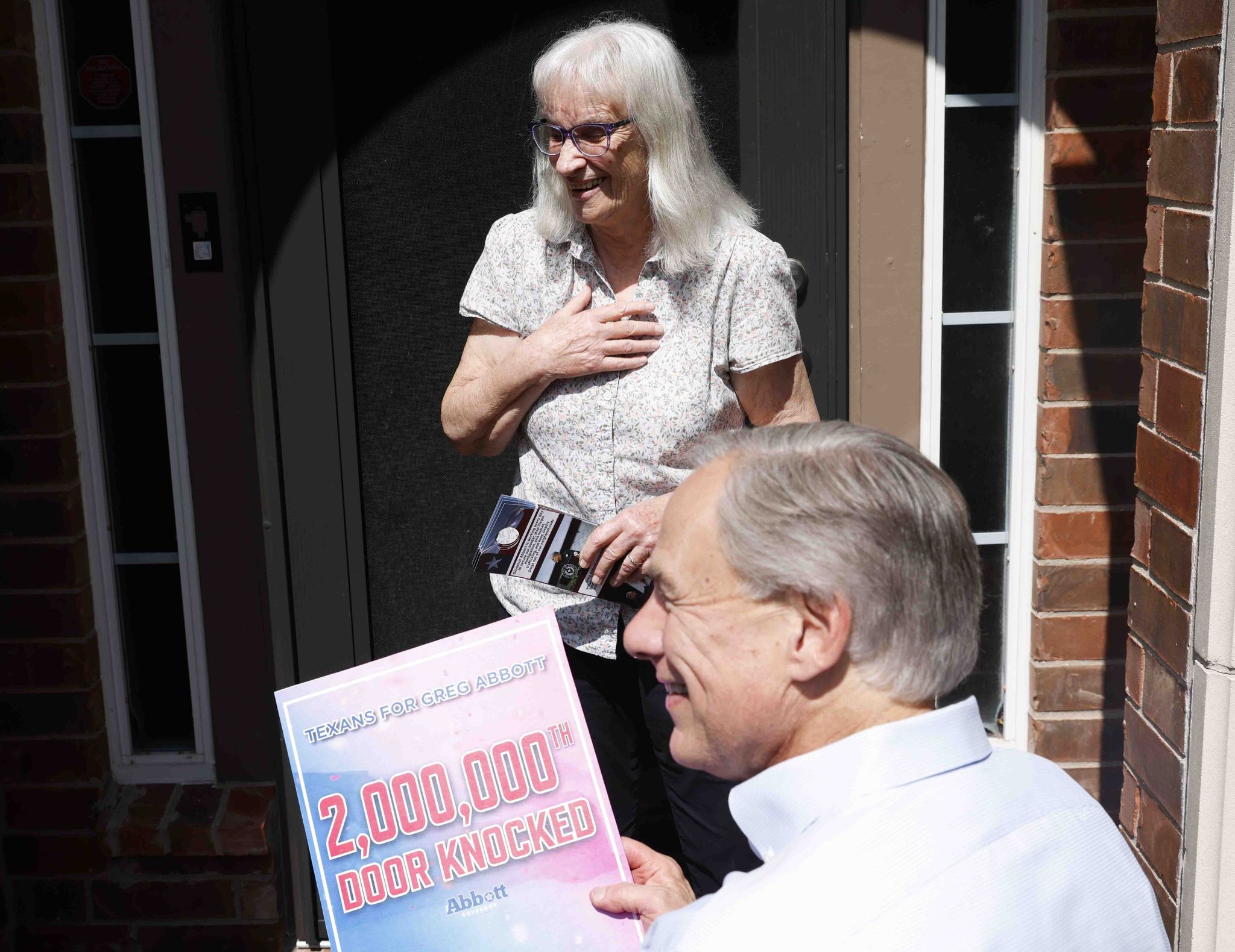 Greg Abbott plans to bus migrants in Texas to Chicago