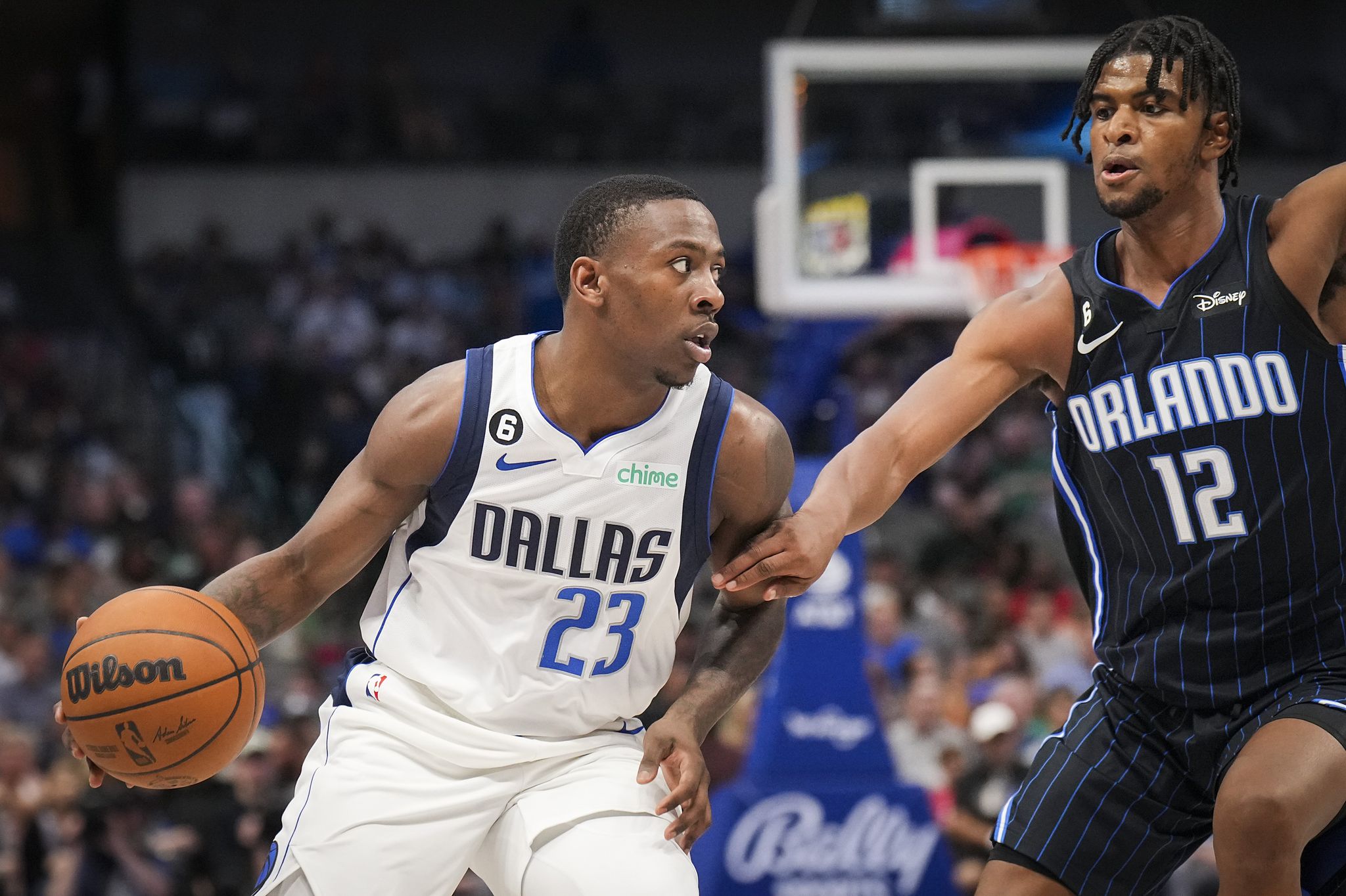 Dallas Mavericks sign McKinley Wright IV, waive Grant Riller