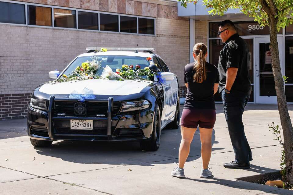 Dallas police officer killed in suspected drunk driving crash has memorial