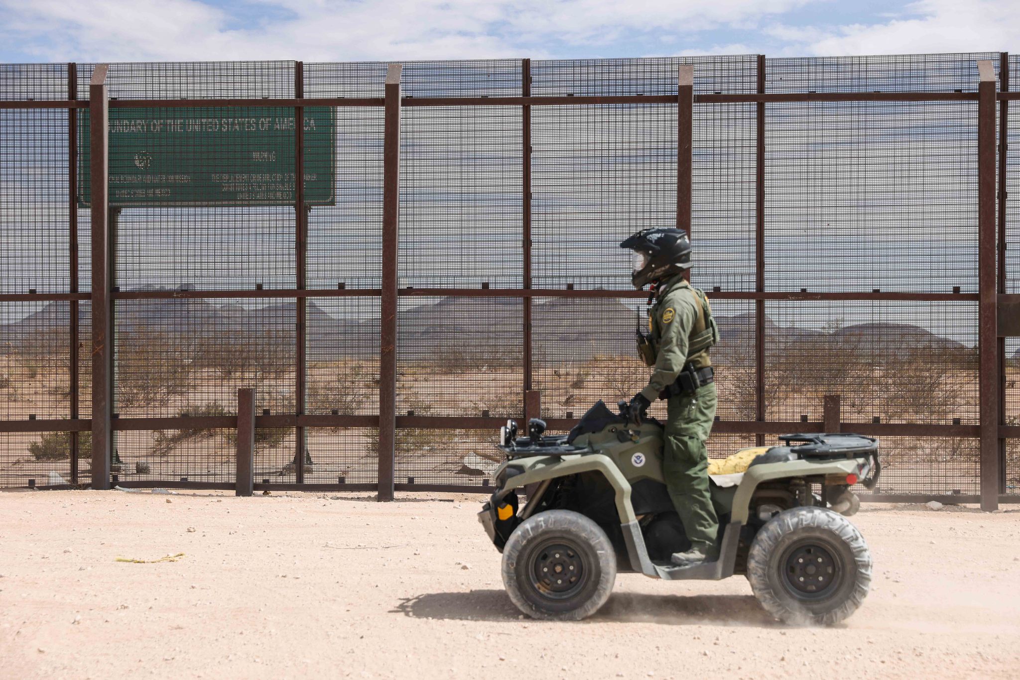 Texas National Guard putting razor wire on Texas-New Mexico border