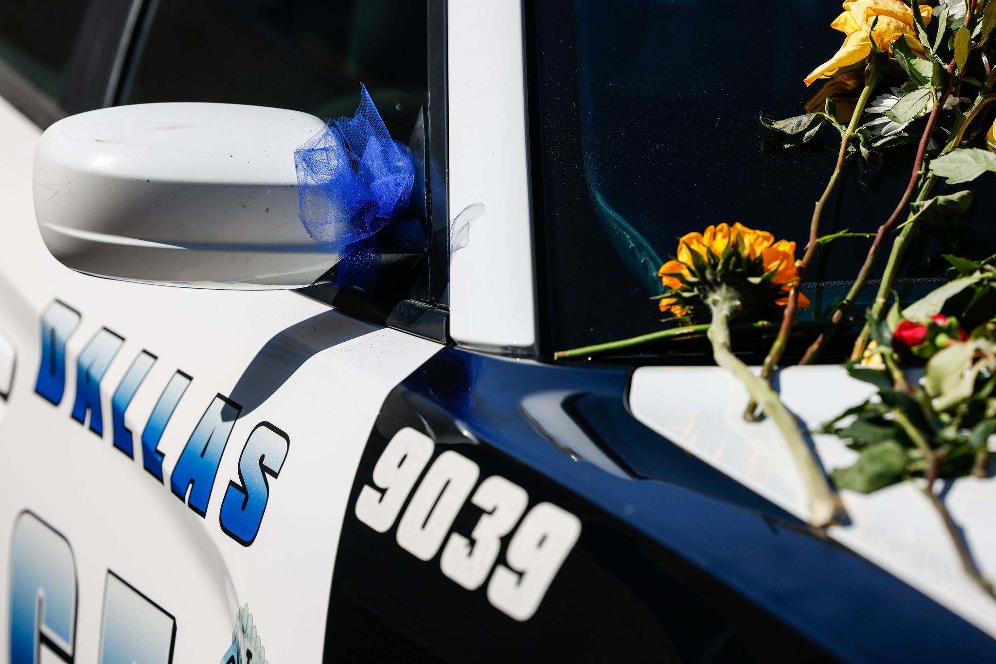 Dallas police officer killed in suspected drunk driving crash has memorial