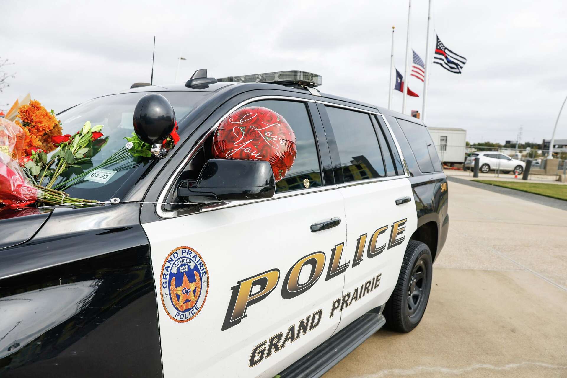 Police officer in Grand Prairie killed in car chase, department says
